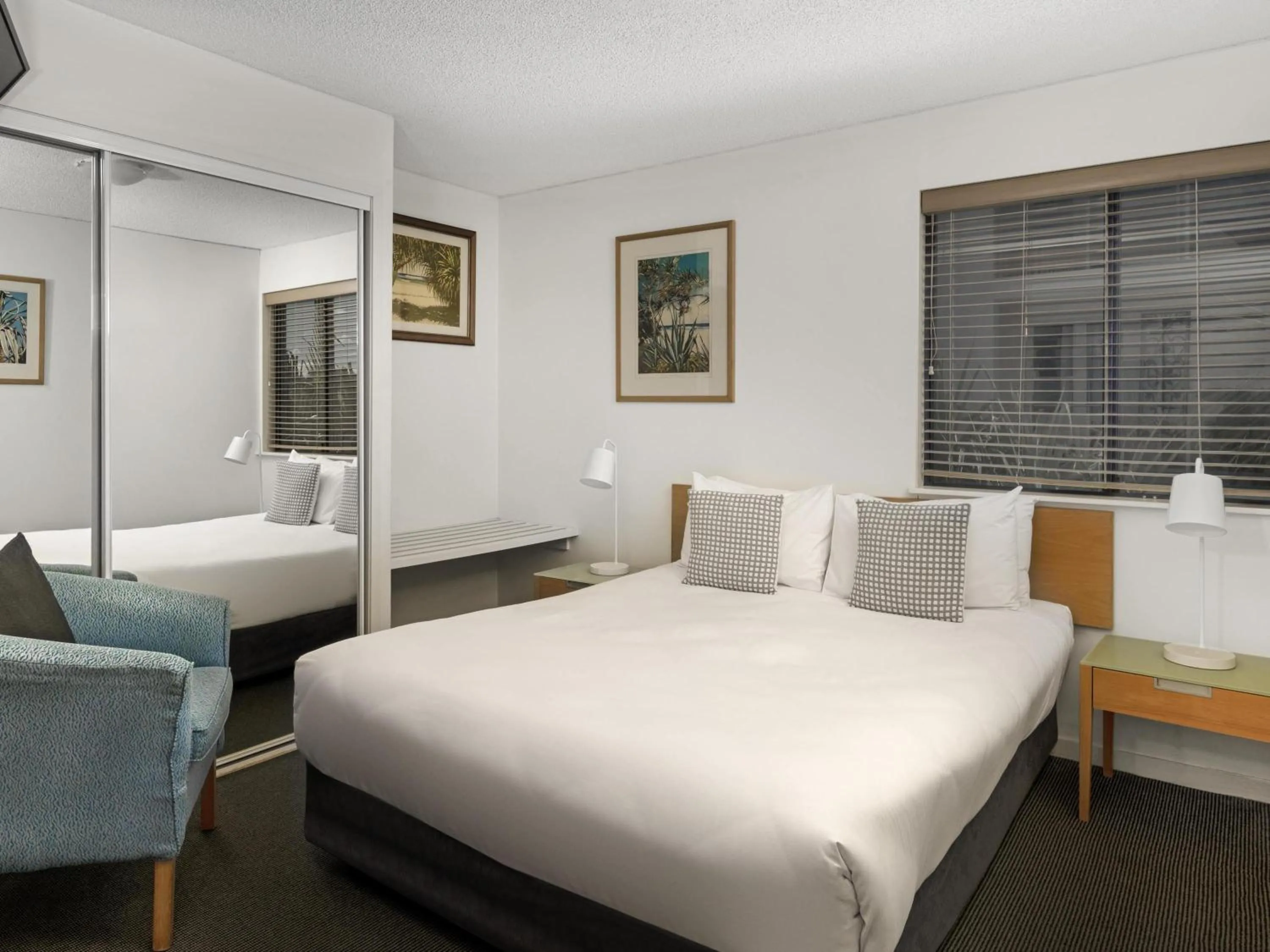 Bedroom, Bed in BreakFree Grand Pacific