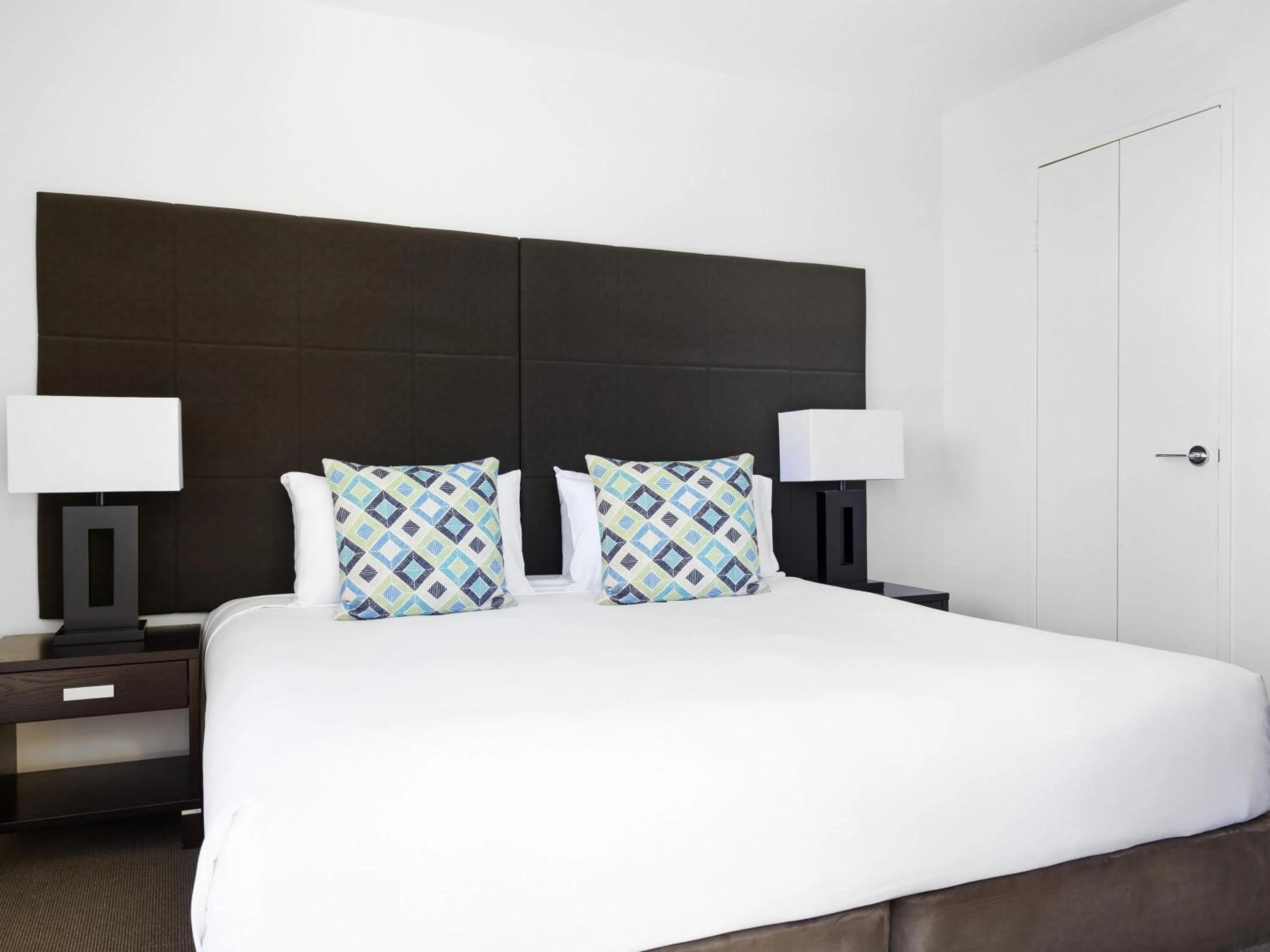 Bedroom, Bed in Paradise Centre Apartments