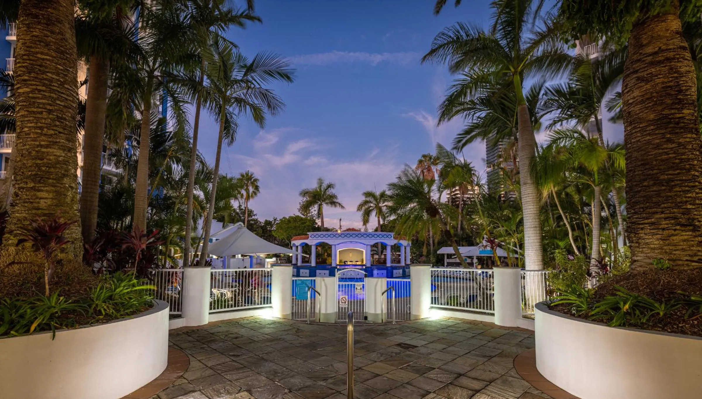 Garden in Bel Air on Broadbeach - Official