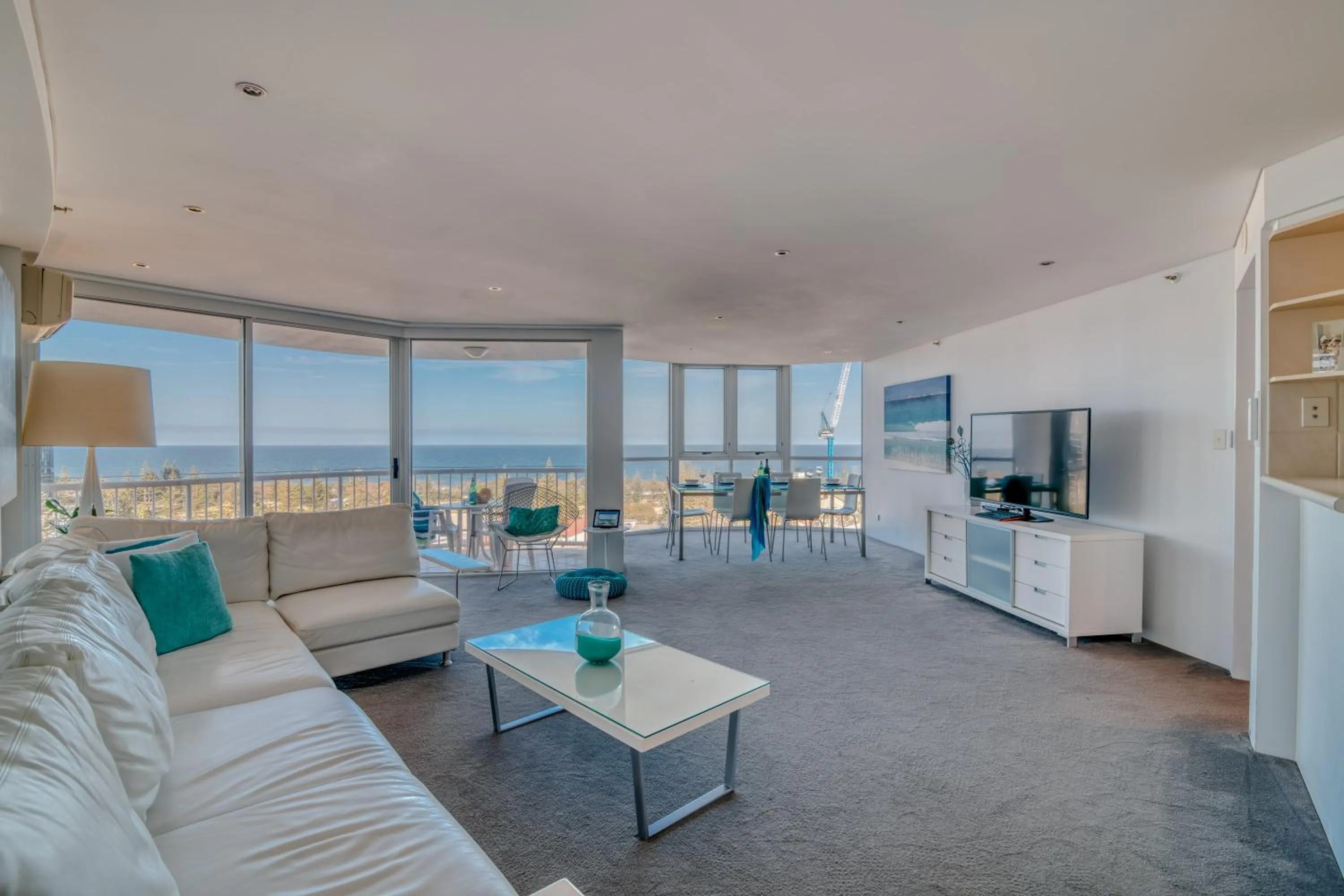 TV and multimedia in Bel Air on Broadbeach - Official