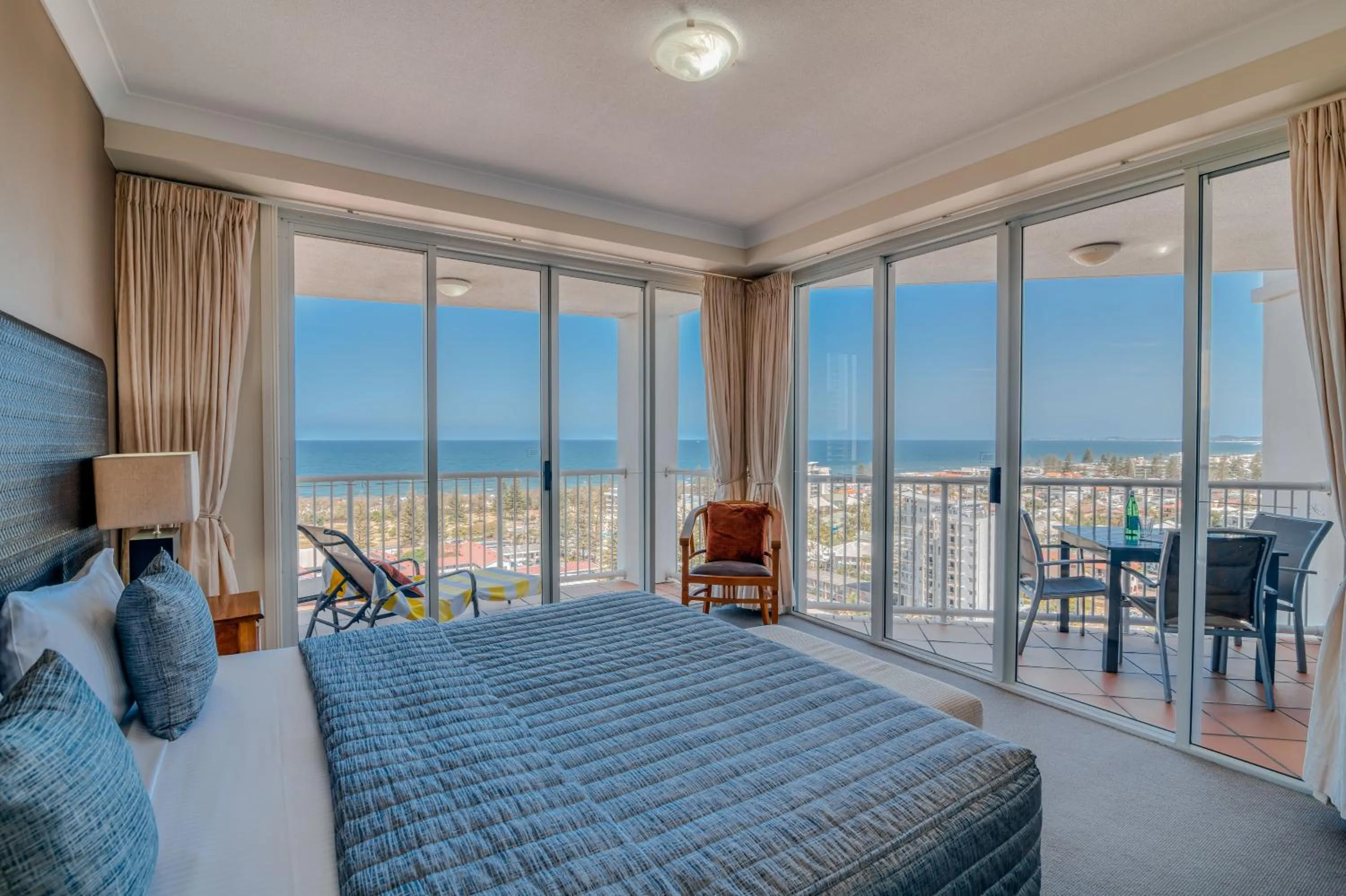 Balcony/Terrace, Bed in Bel Air on Broadbeach - Official