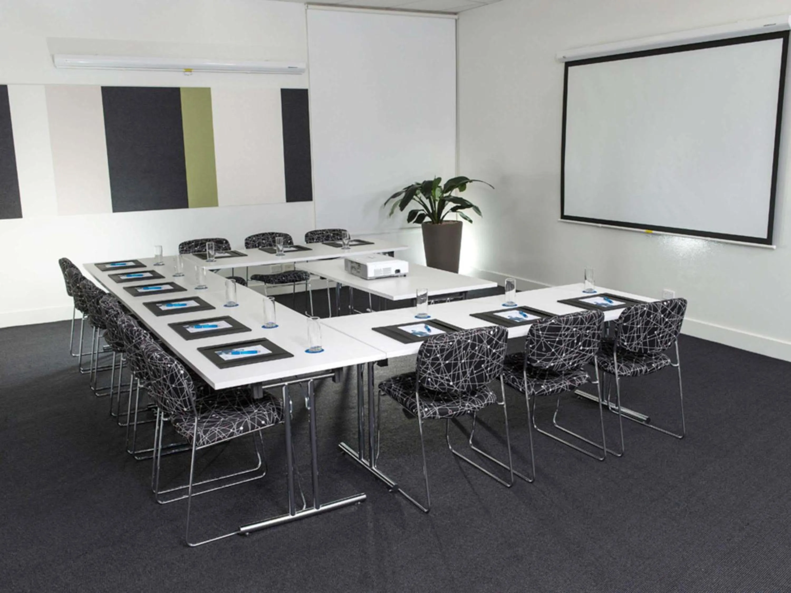 Property building in Mantra Broadbeach on the Park