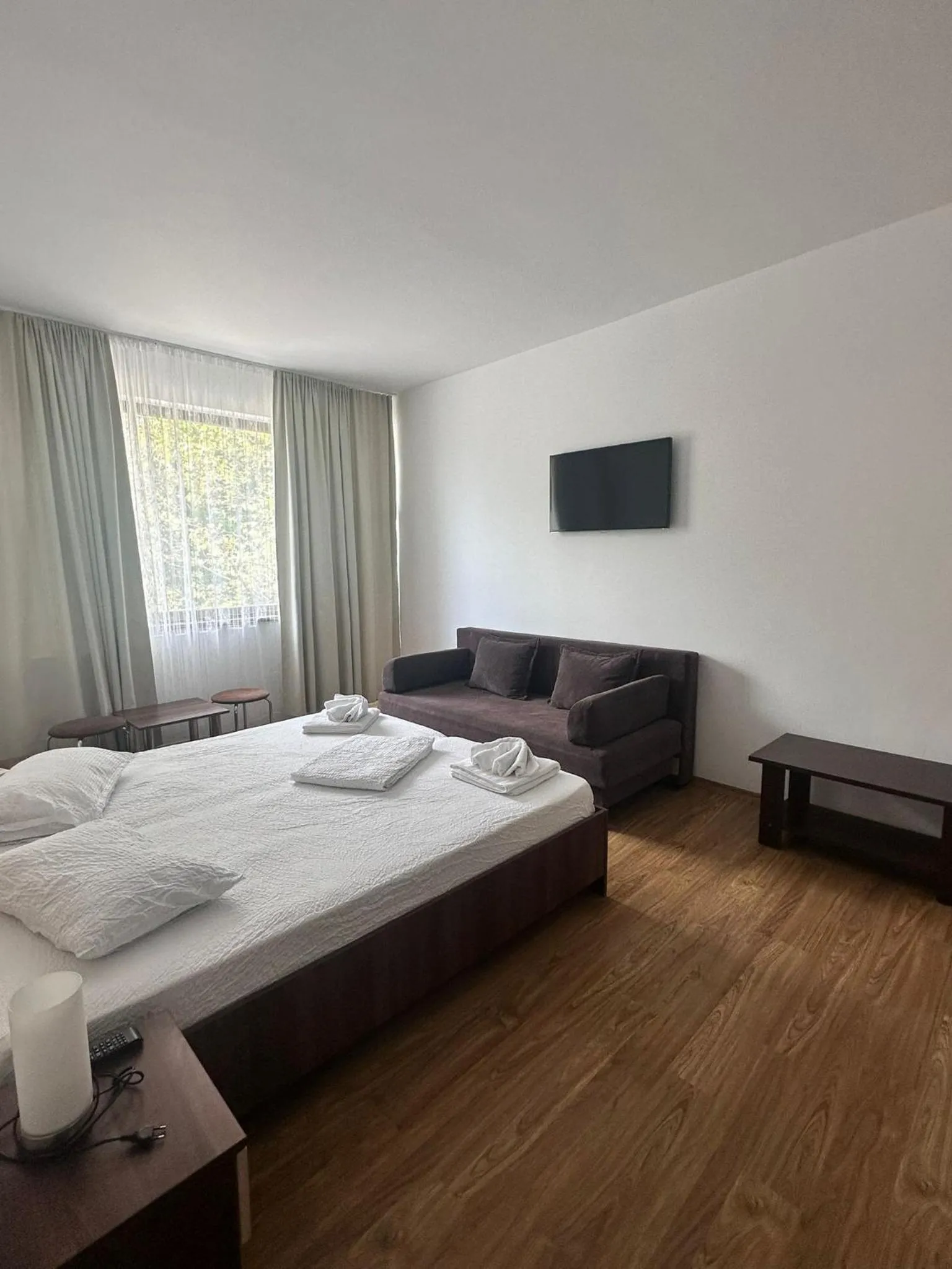 Bedroom, Bed in Paradox Oituz