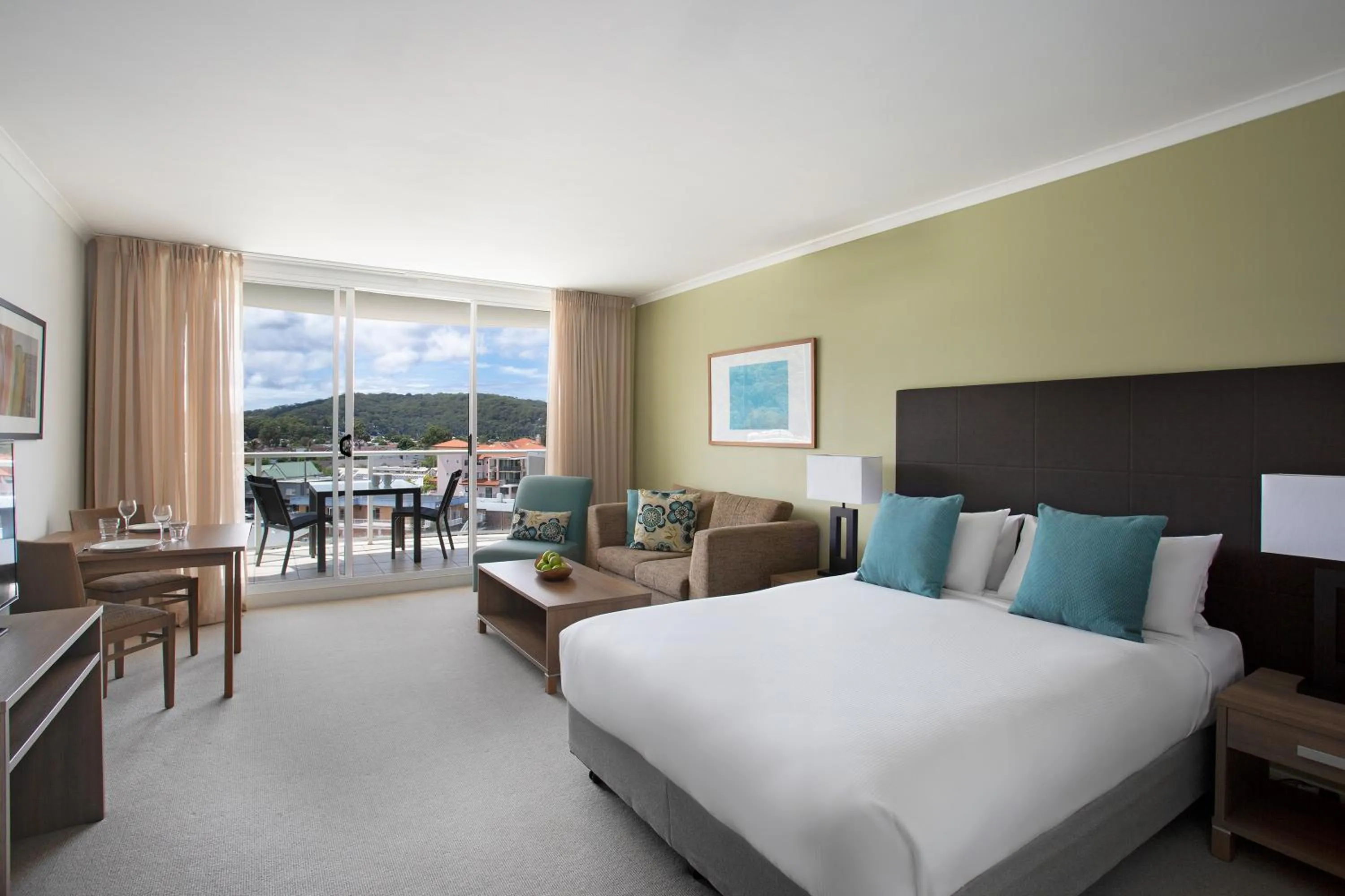 Balcony/Terrace, Bed in Mantra Ettalong Beach