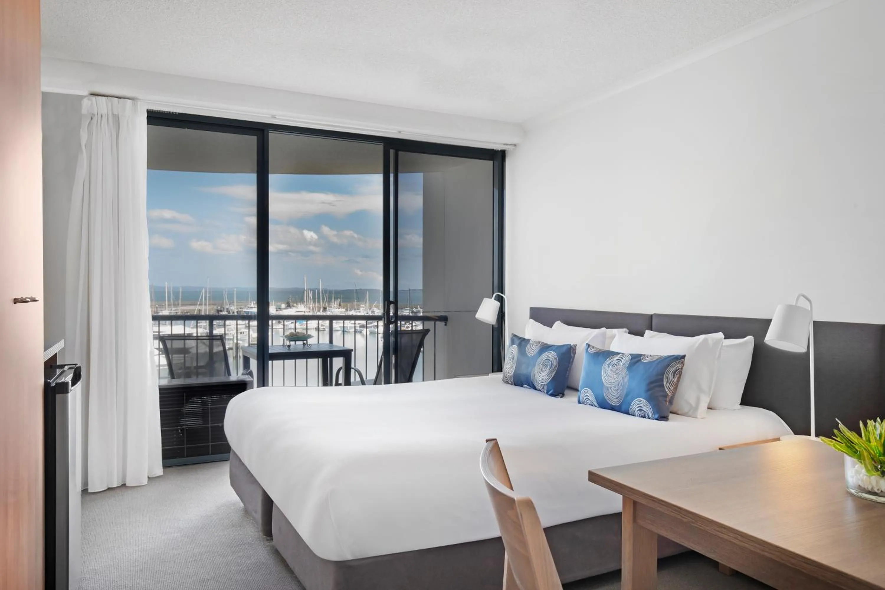 Bedroom, Bed in Mantra Hervey Bay