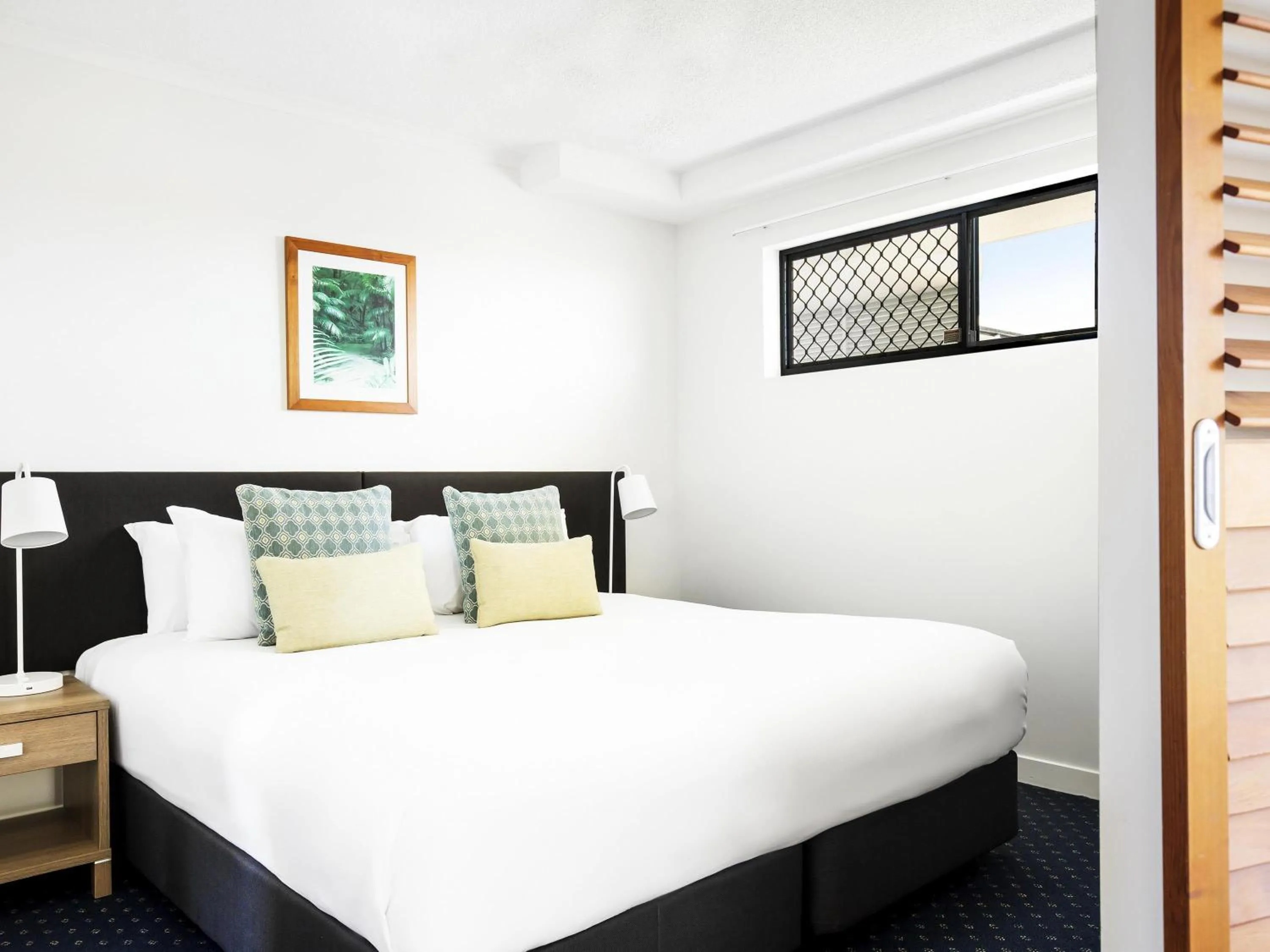 Bedroom, Bed in Mantra Hervey Bay
