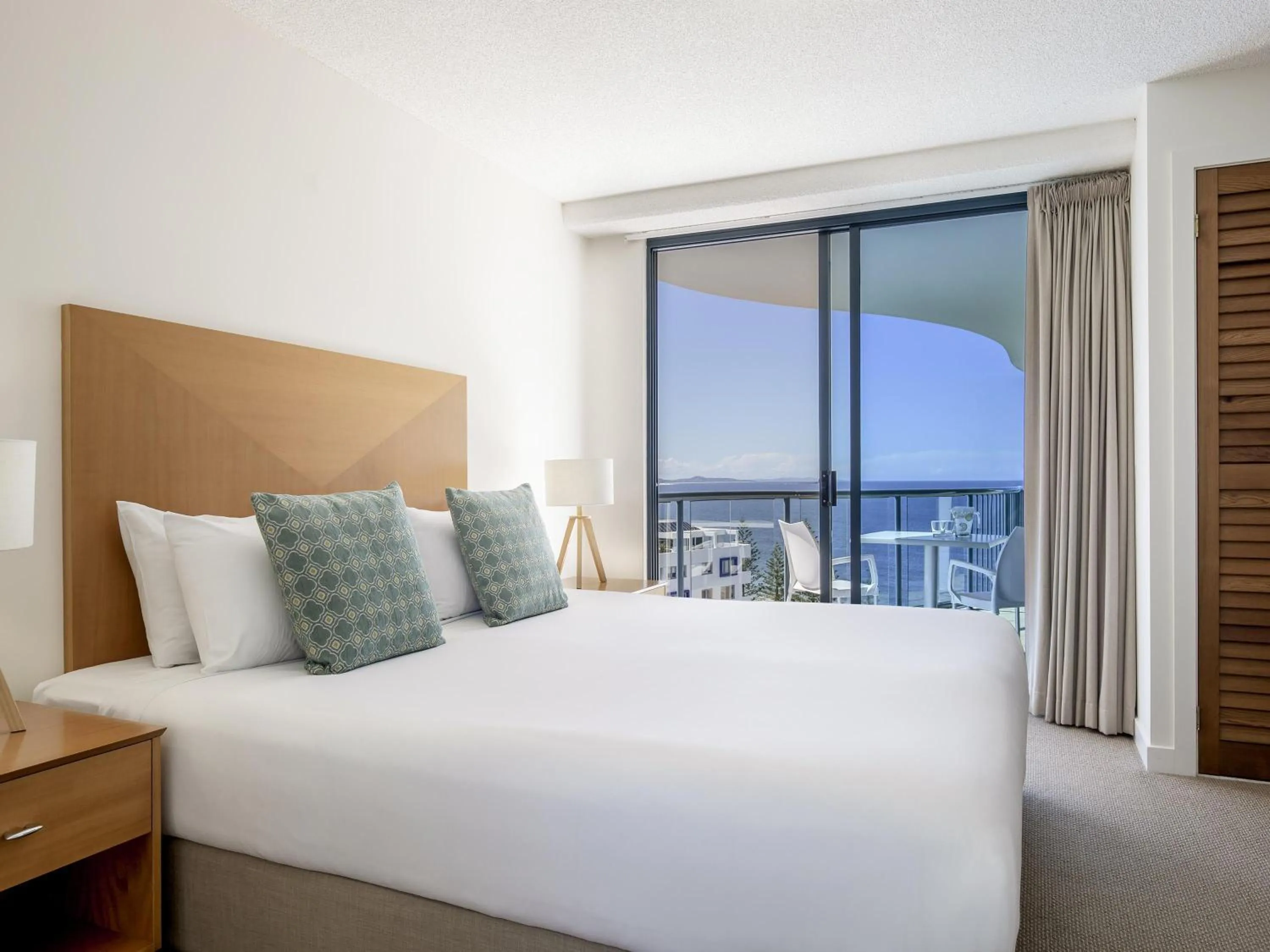 Bedroom, Bed in Mantra Mooloolaba Beach