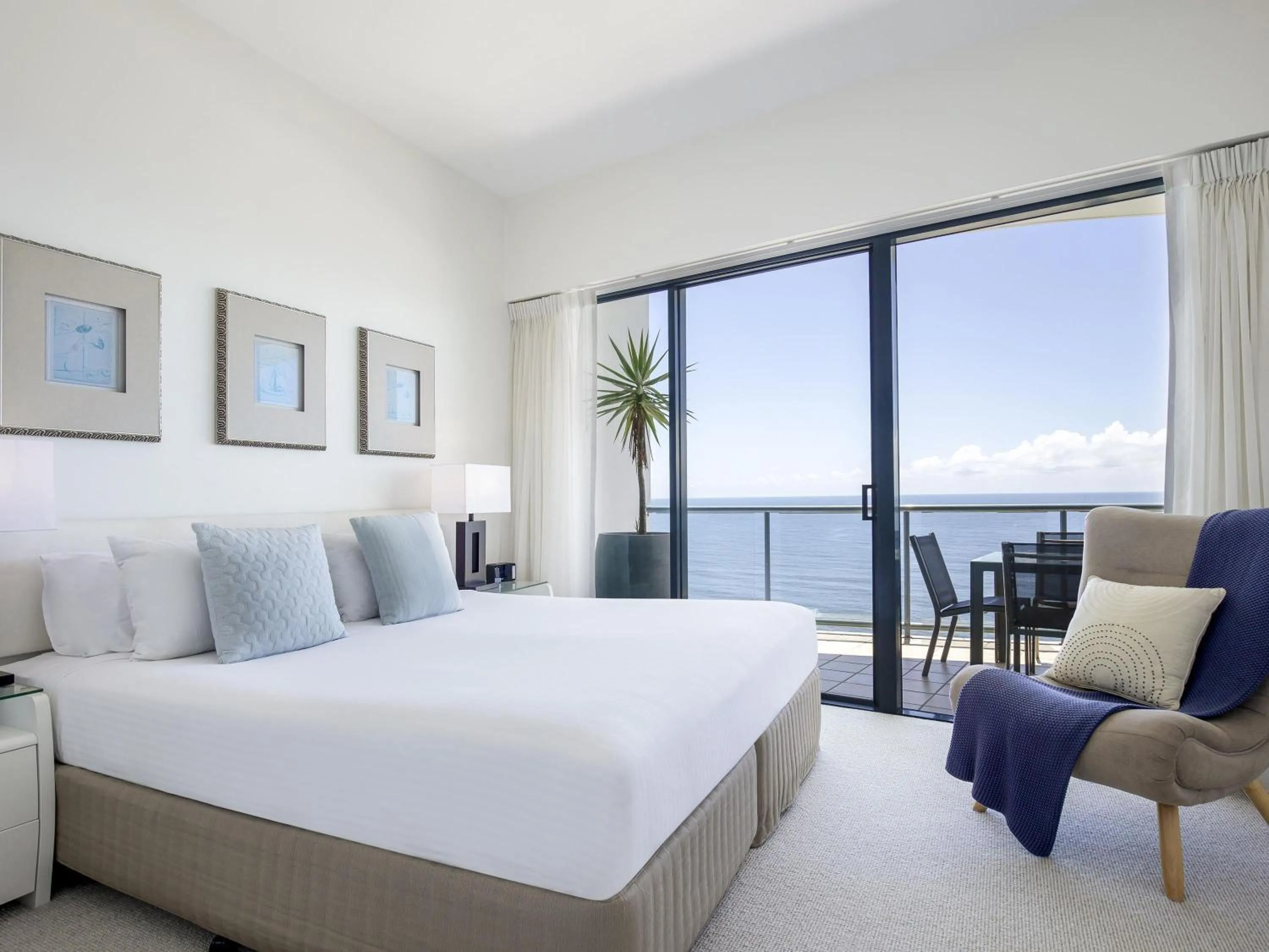 Bedroom, Bed in Mantra Mooloolaba Beach