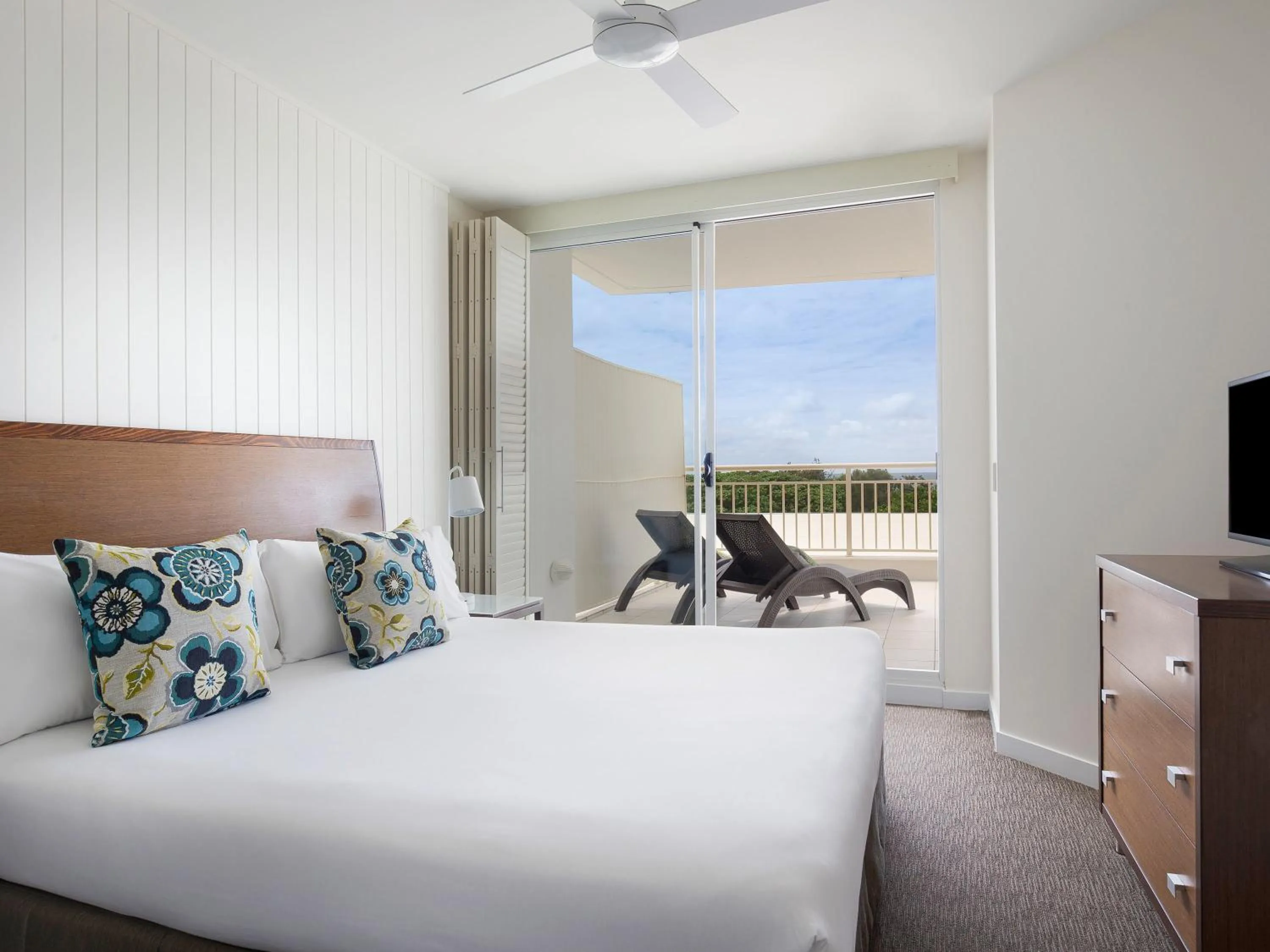 Bedroom, Bed in Mantra on Salt Beach