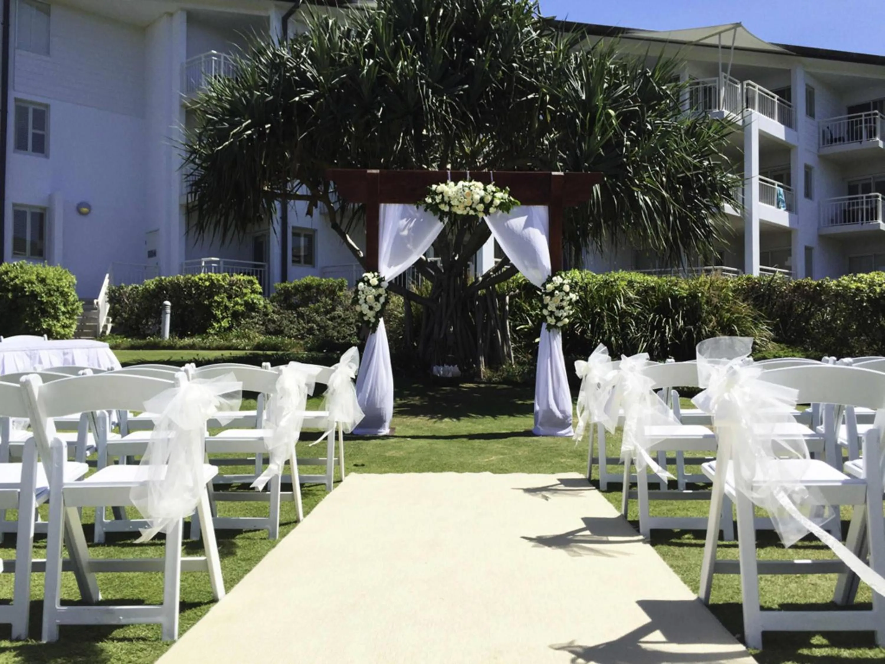 wedding in Mantra on Salt Beach