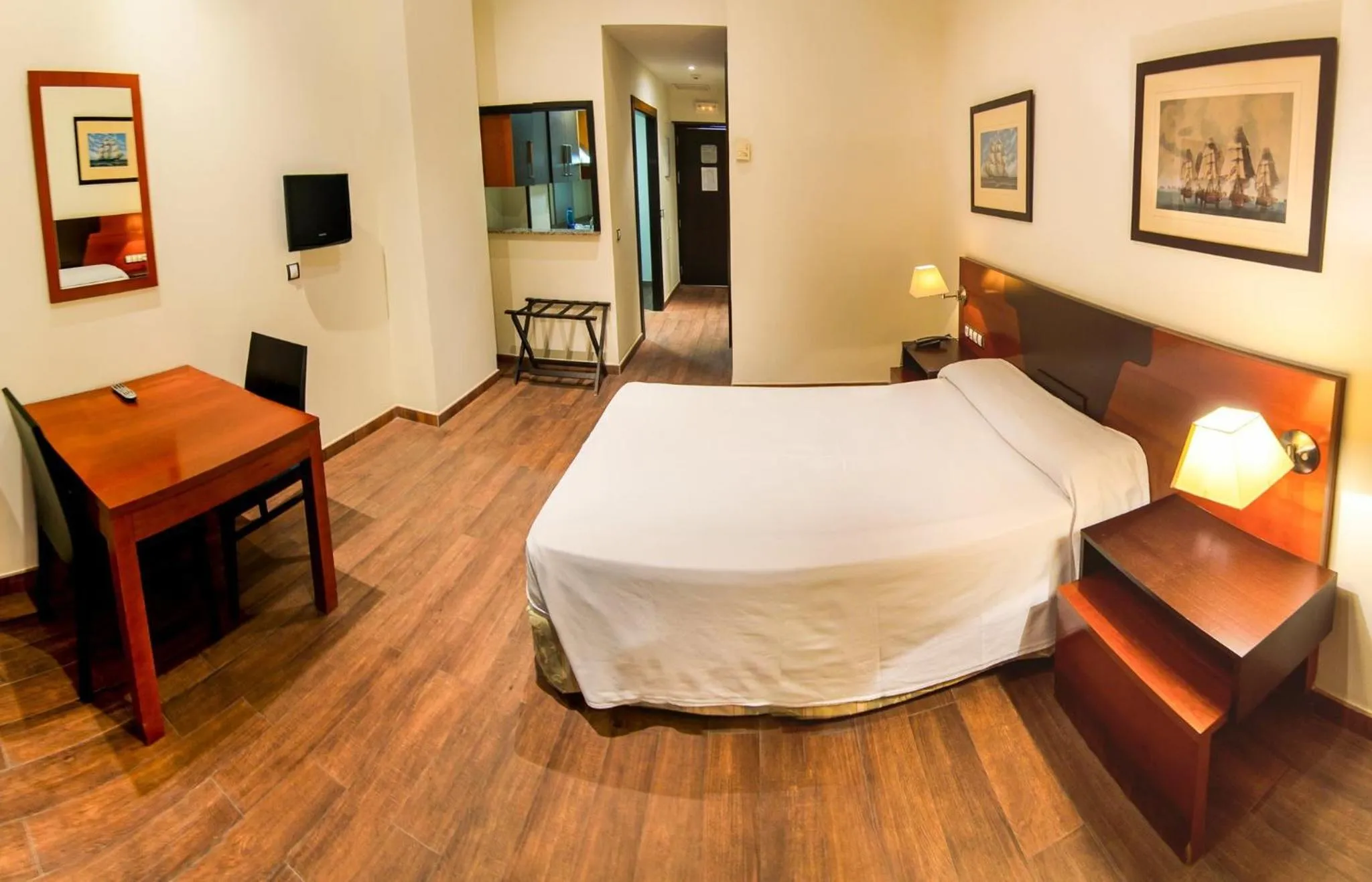 Photo of the whole room in Hotel Apartamento Martín Alonso Pinzón