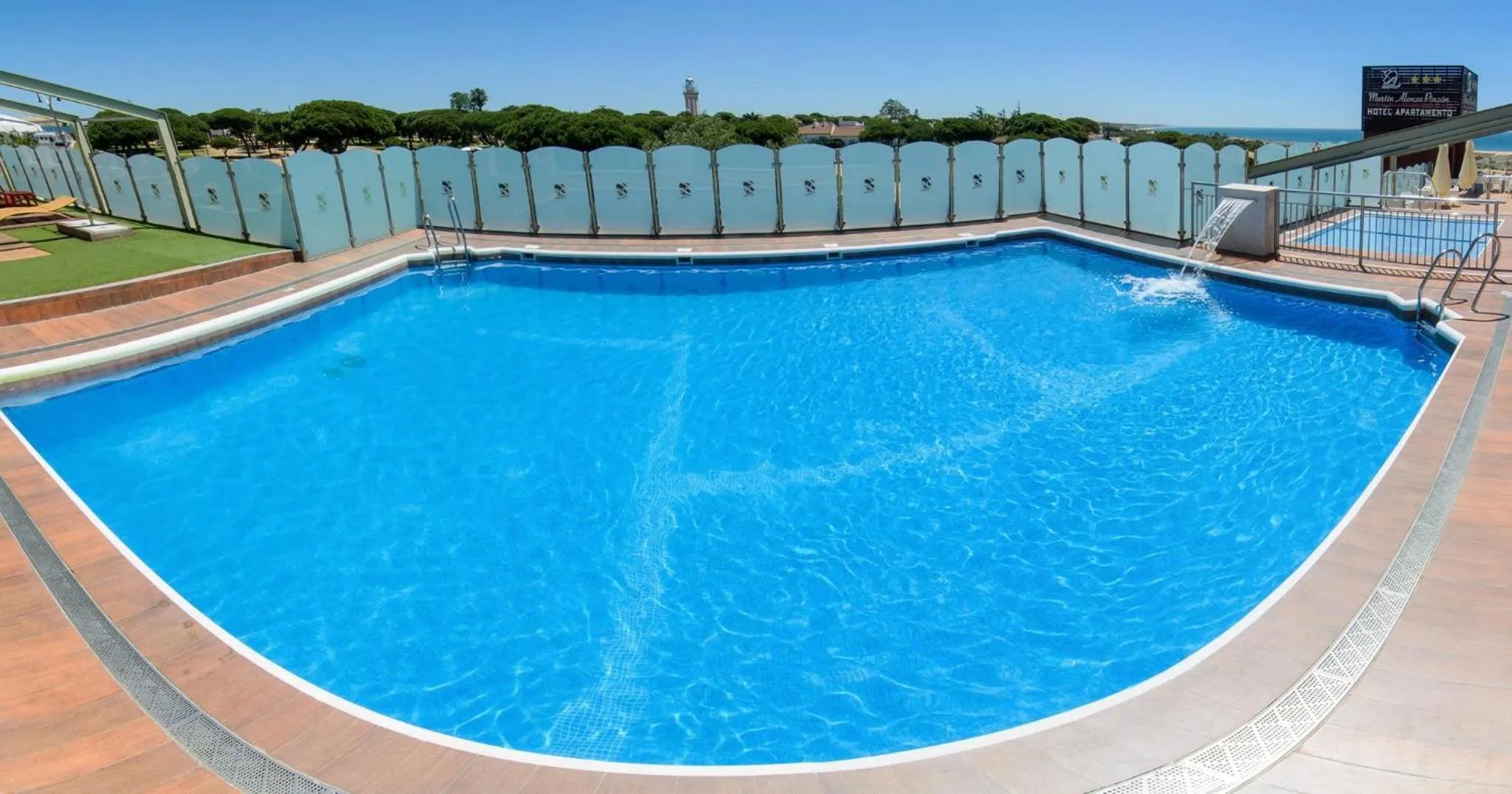 Pool view in Hotel Apartamento Martín Alonso Pinzón