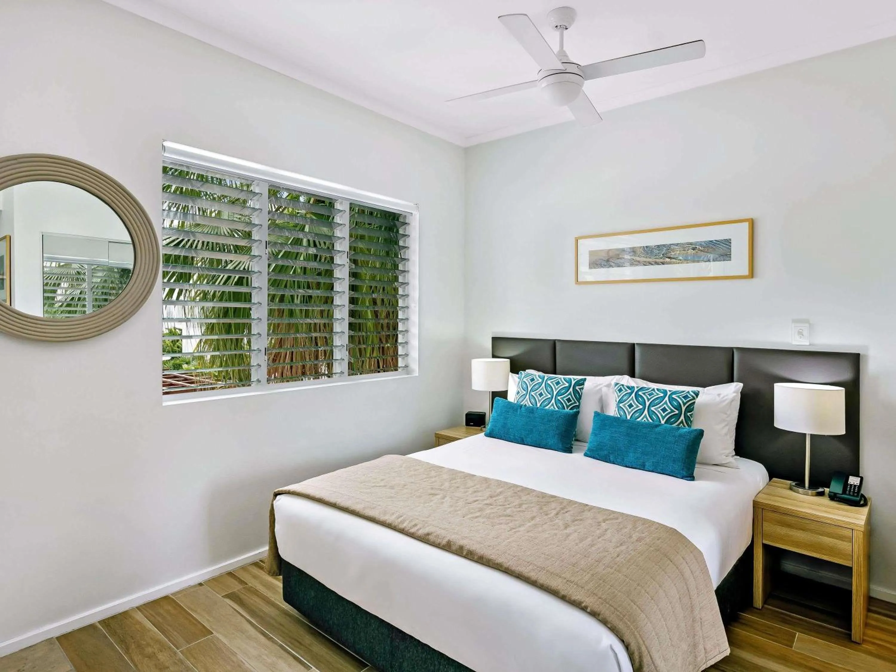 Bedroom, Bed in Mantra PortSea