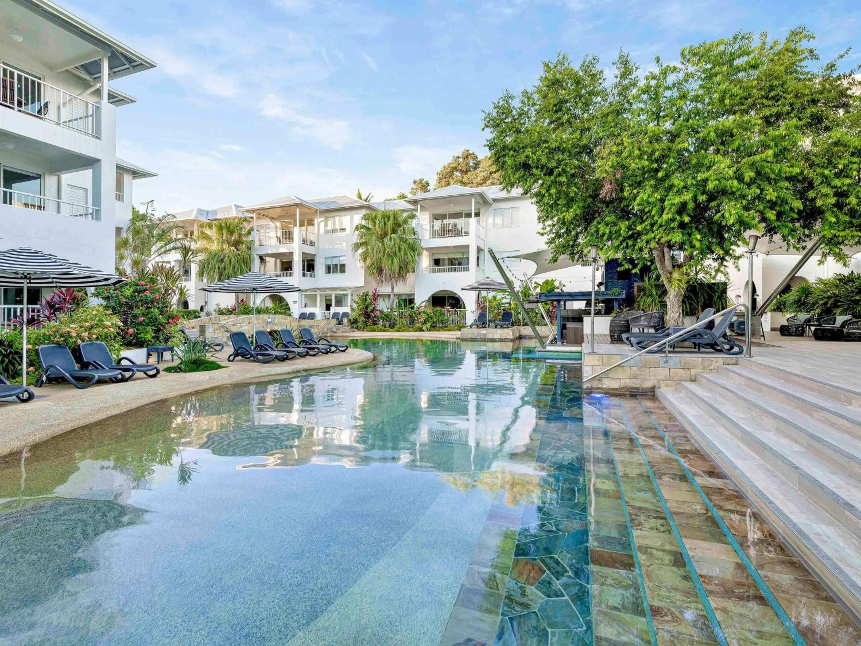 Lounge or bar in Mantra PortSea