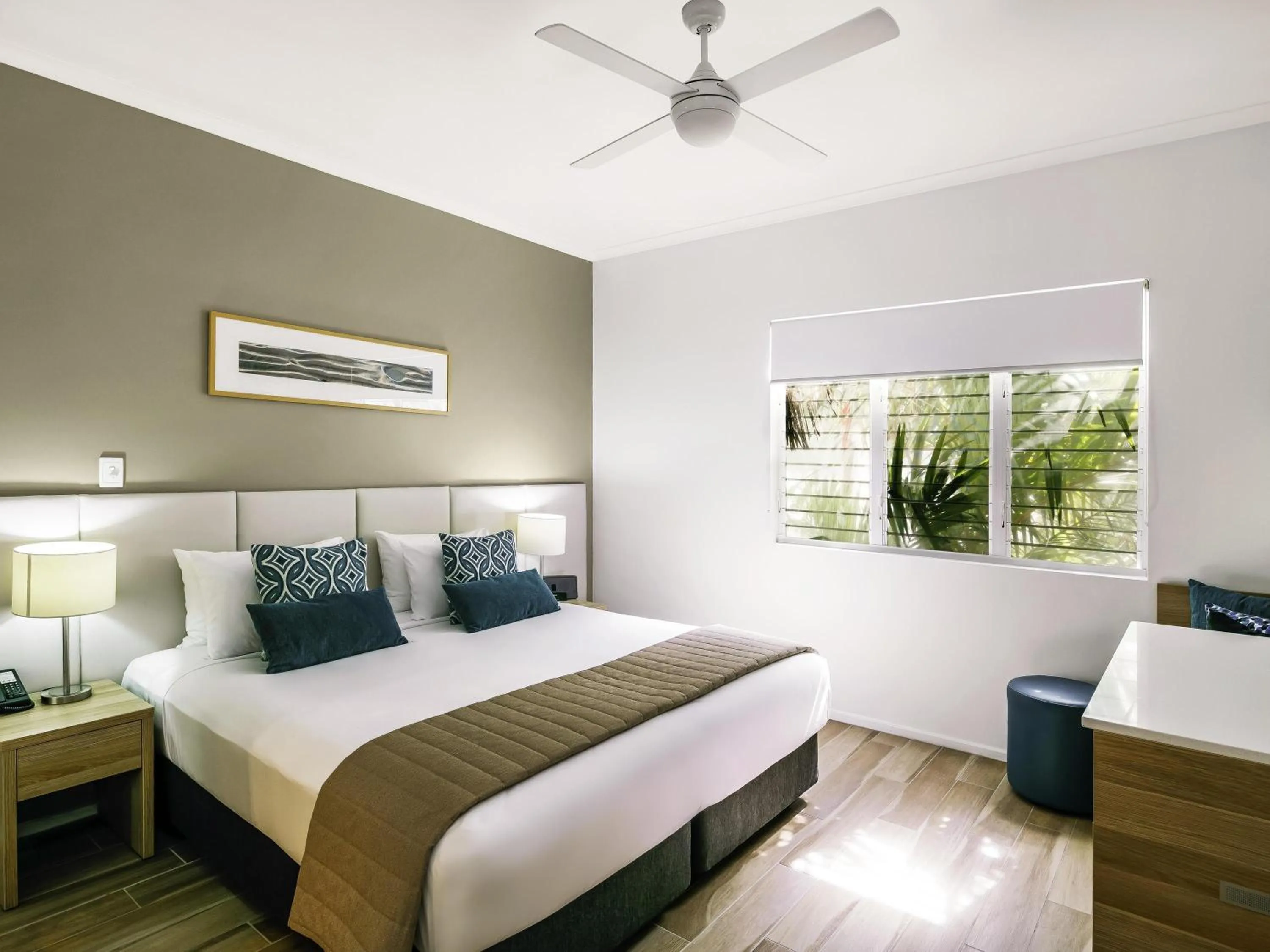 Bedroom, Bed in Mantra PortSea
