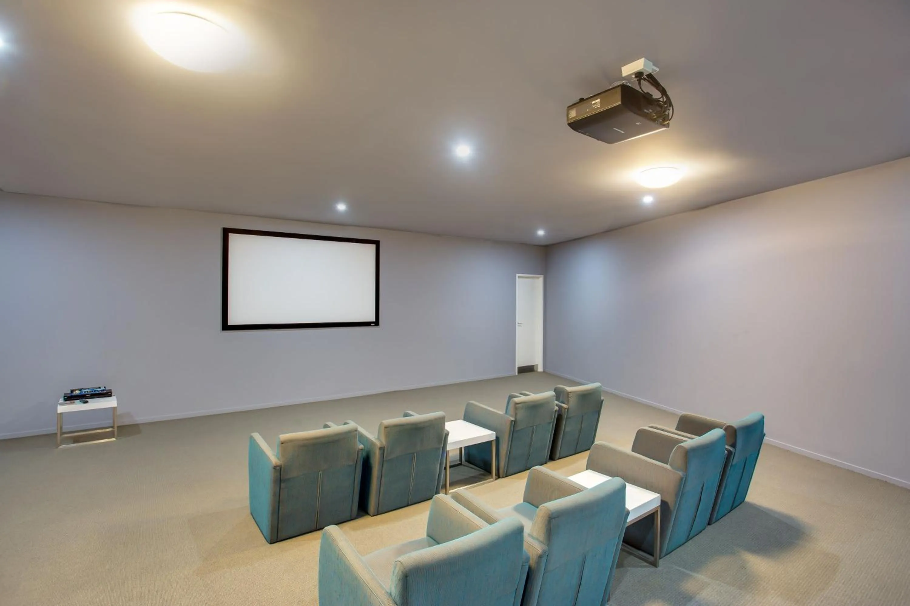 Communal lounge/ TV room in Mantra Sierra Grand