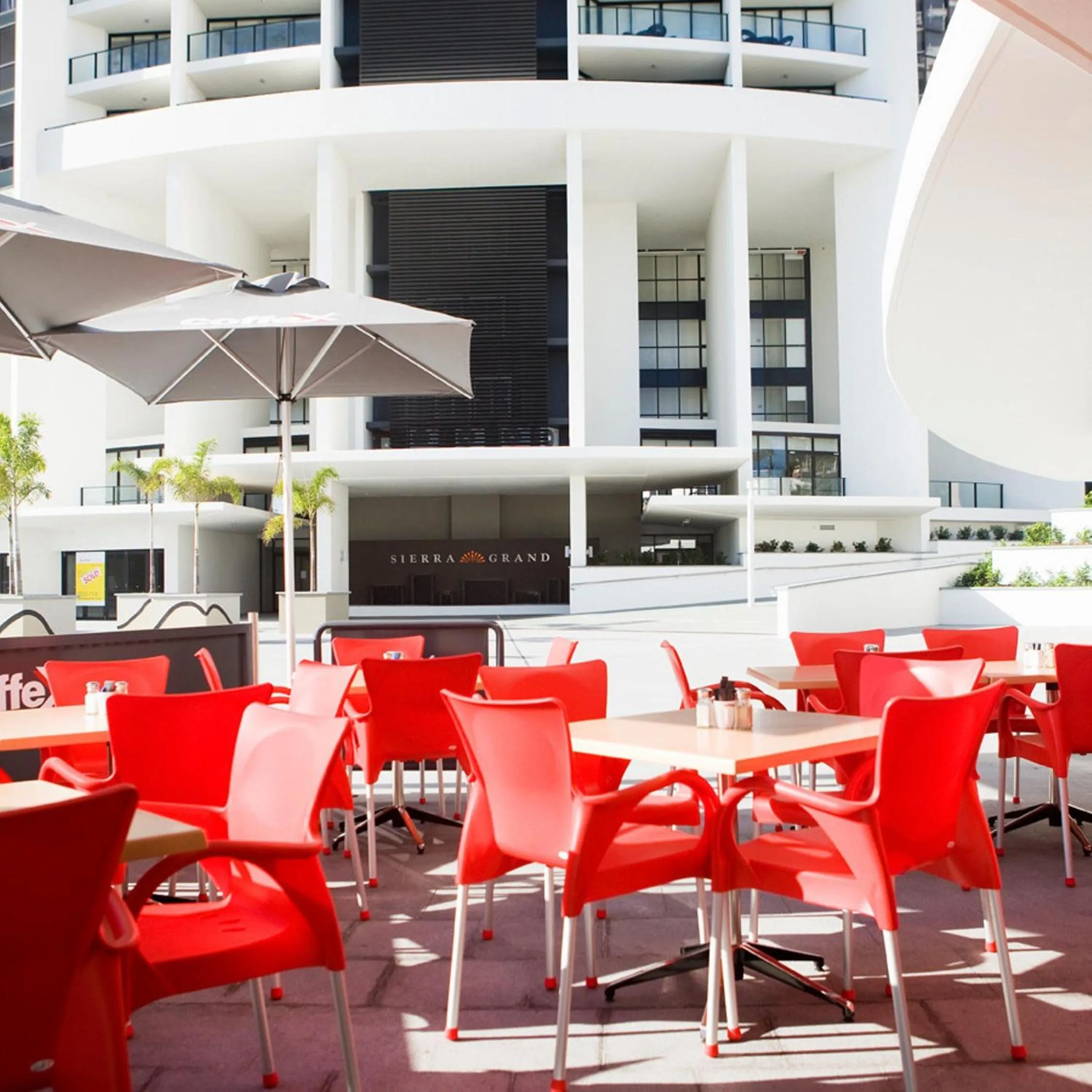 Restaurant/places to eat in Mantra Sierra Grand