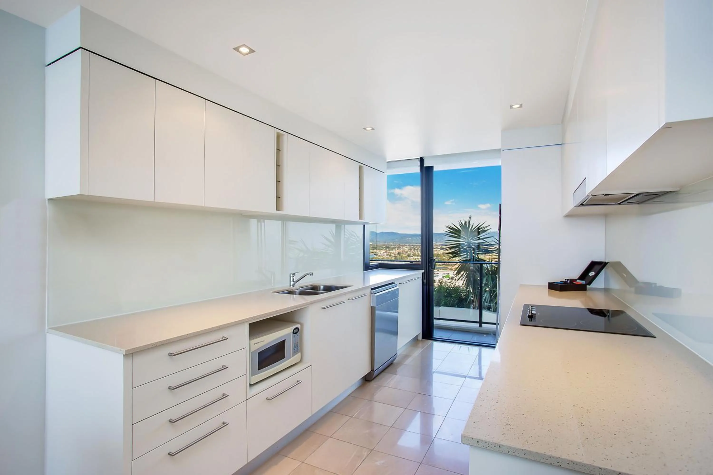 Kitchen or kitchenette in Mantra Sierra Grand