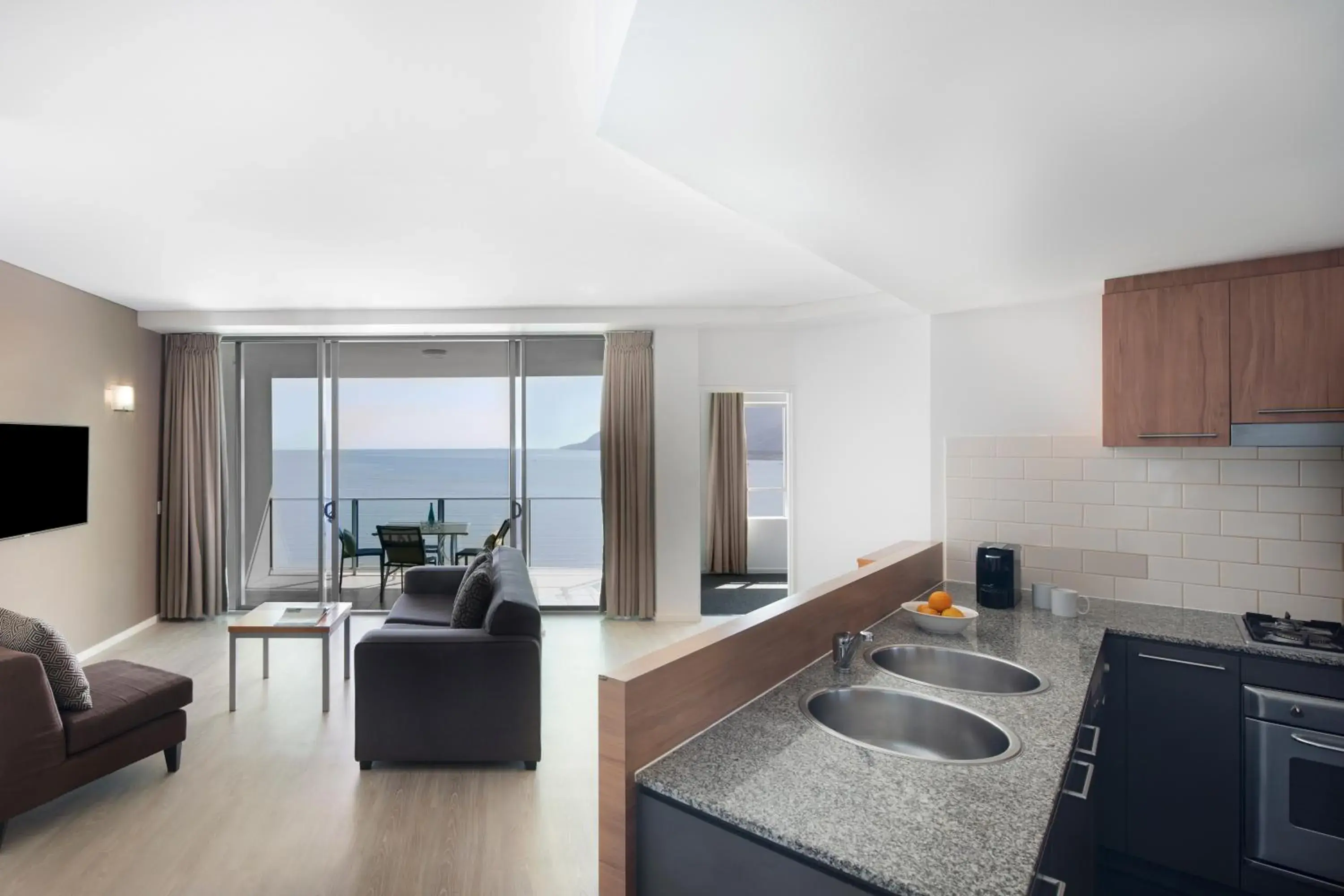 Three-Bedroom Apartment with Ocean View in Mantra Trilogy Three-Bedroom Apartment with Ocean View in Mantra Trilogy