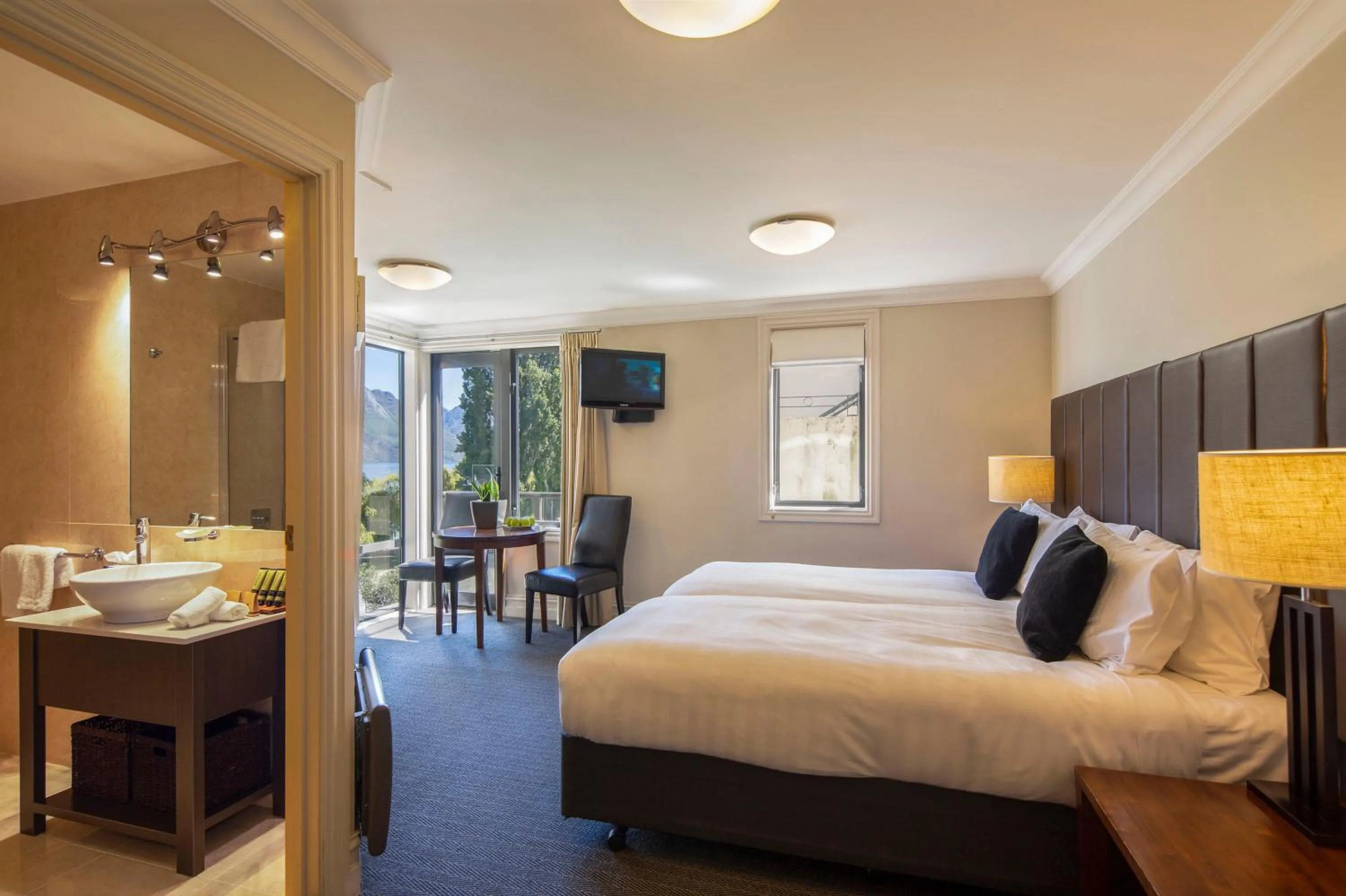 Bedroom, Bed in Peppers Beacon