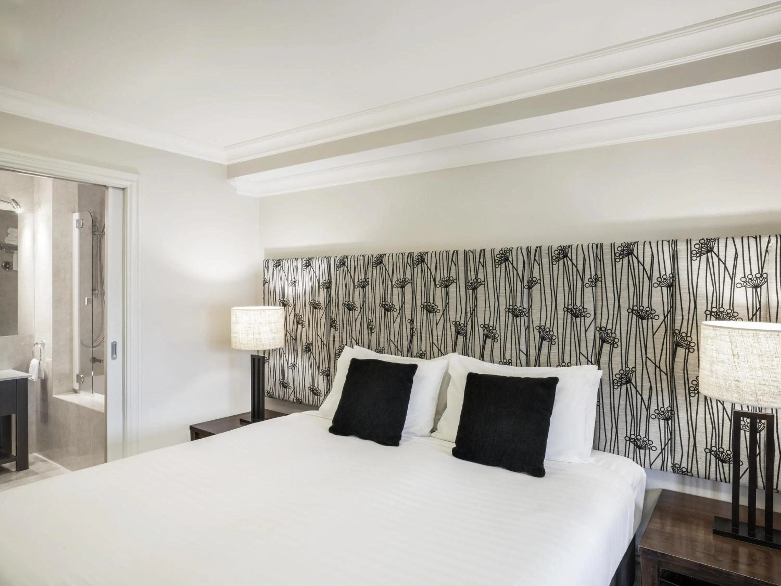 Bedroom, Bed in Peppers Beacon