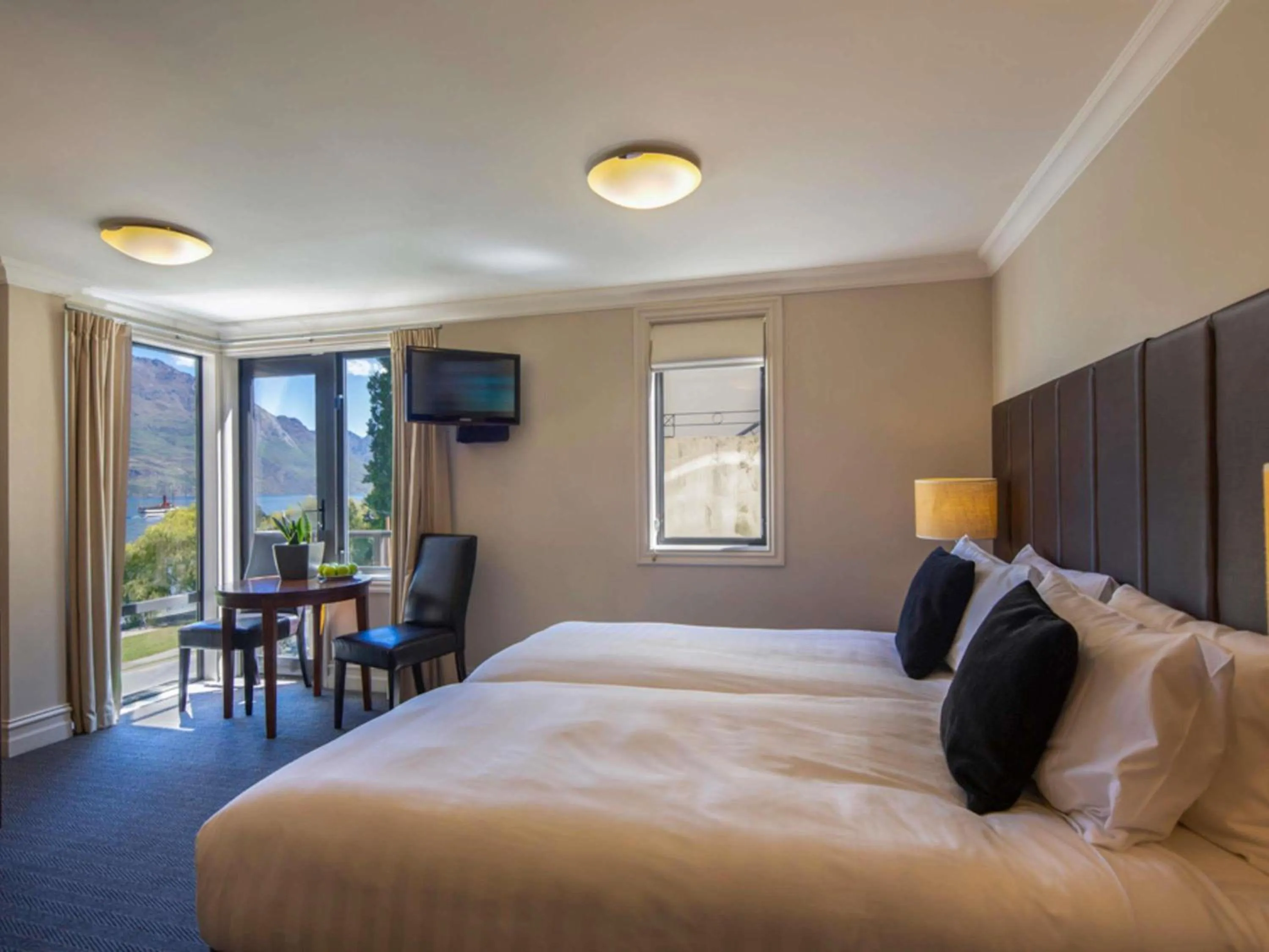 Bedroom, Bed in Peppers Beacon