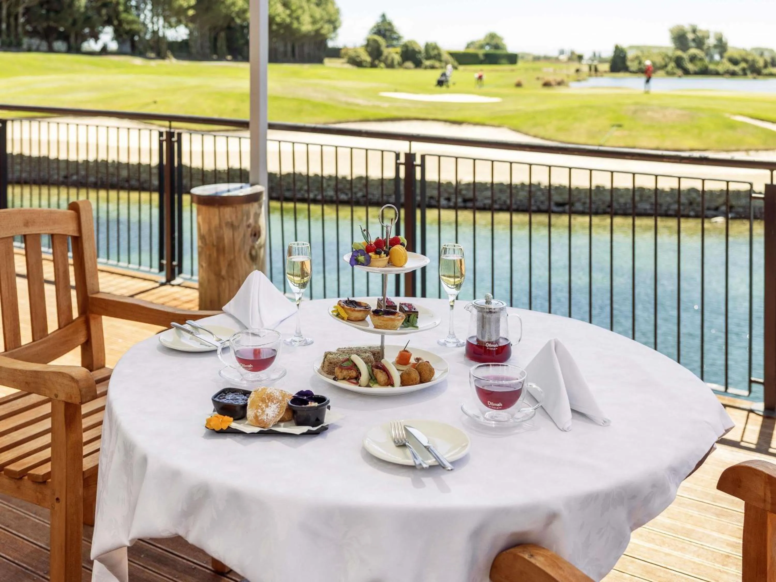 Restaurant/places to eat in Peppers Clearwater Resort