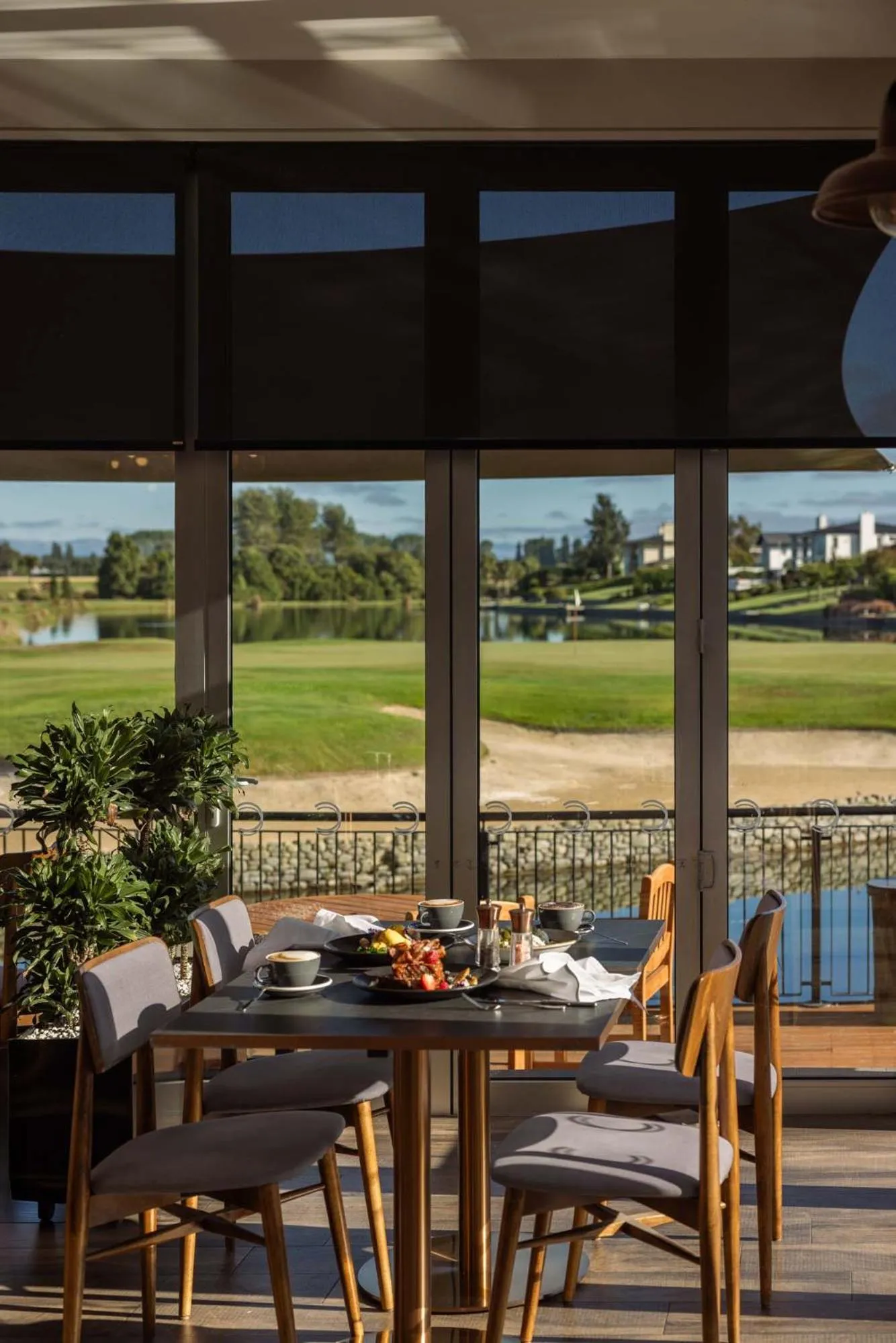 Restaurant/places to eat in Peppers Clearwater Resort