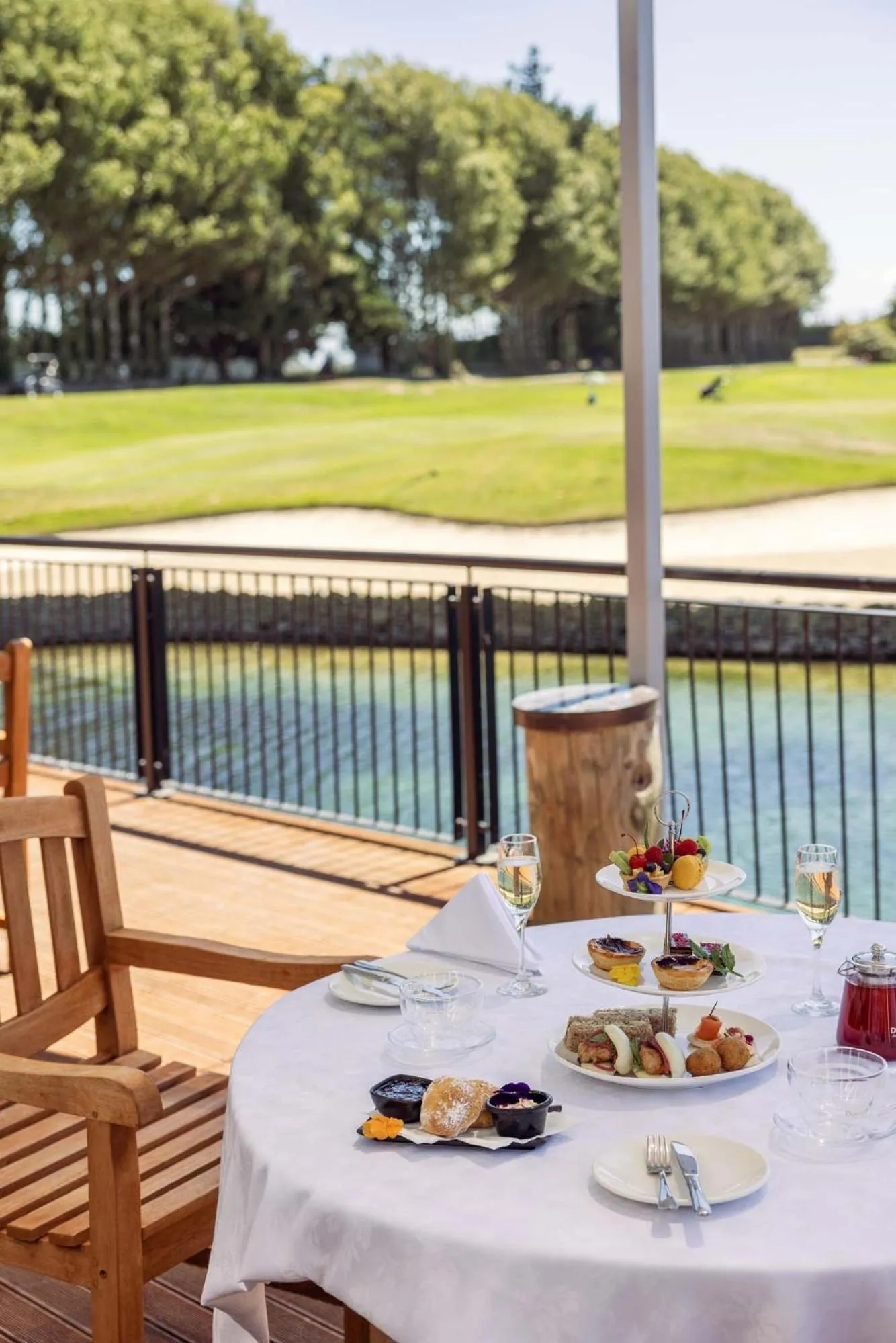 Restaurant/places to eat in Peppers Clearwater Resort