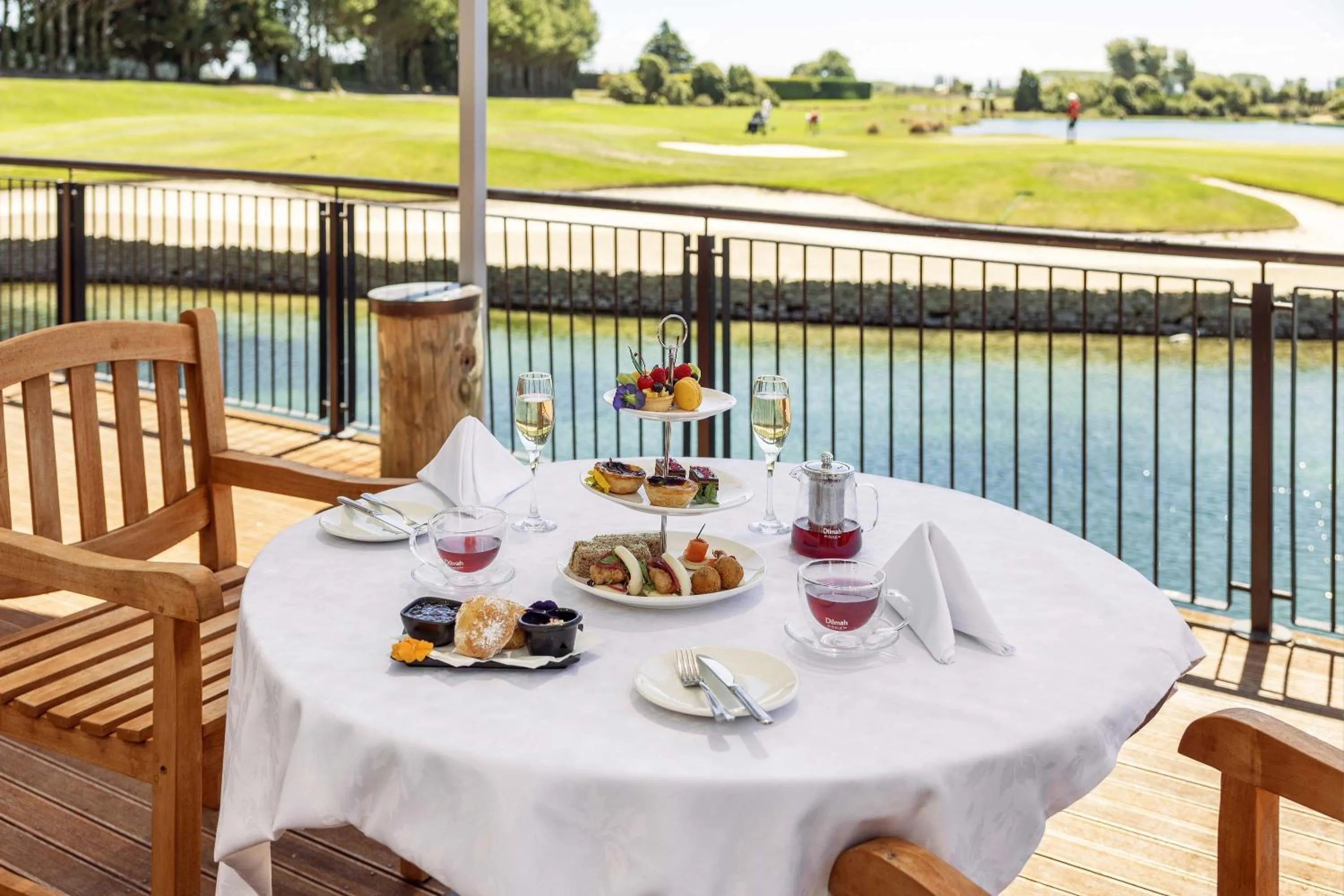 Restaurant/places to eat in Peppers Clearwater Resort