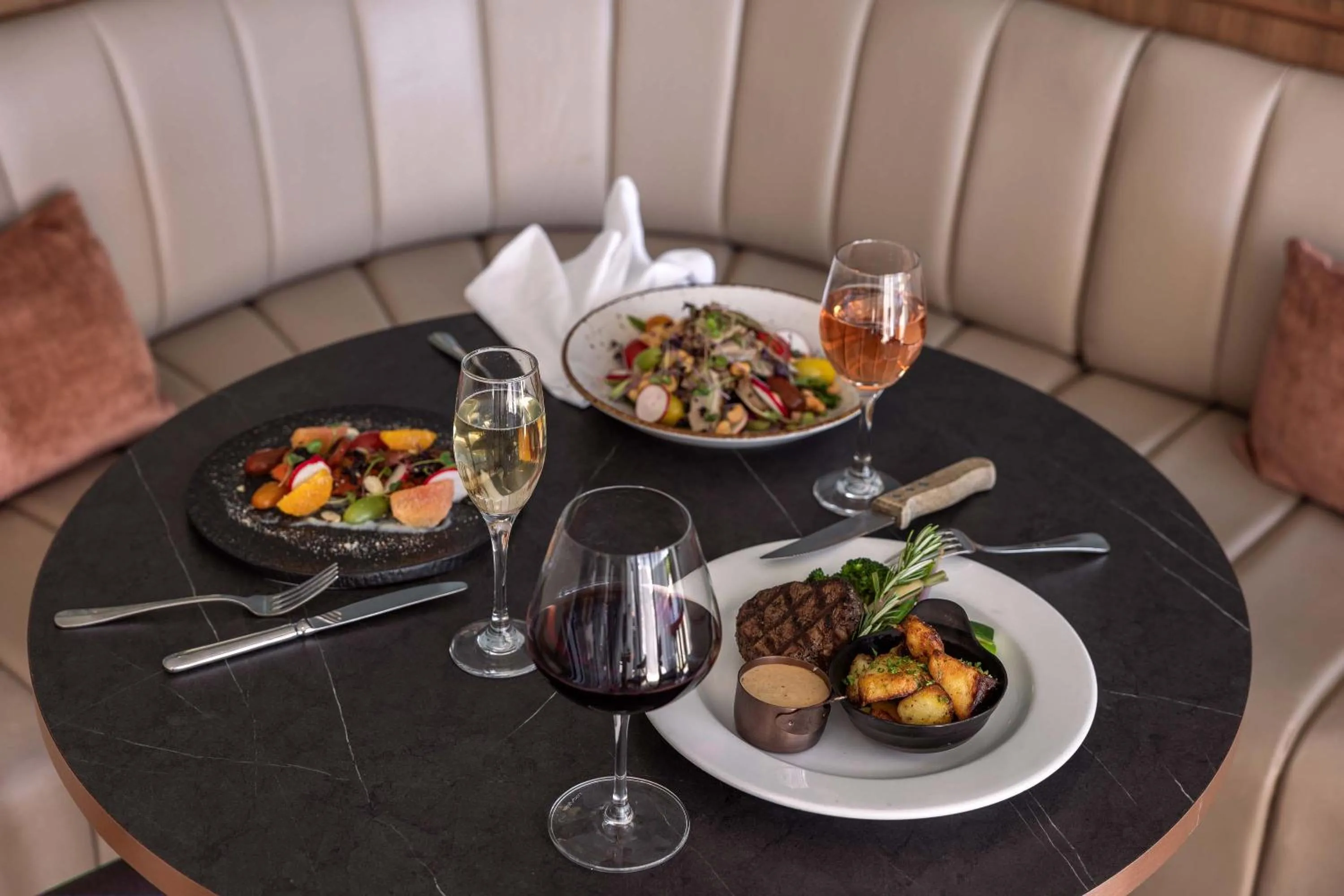 Restaurant/places to eat in Peppers Clearwater Resort