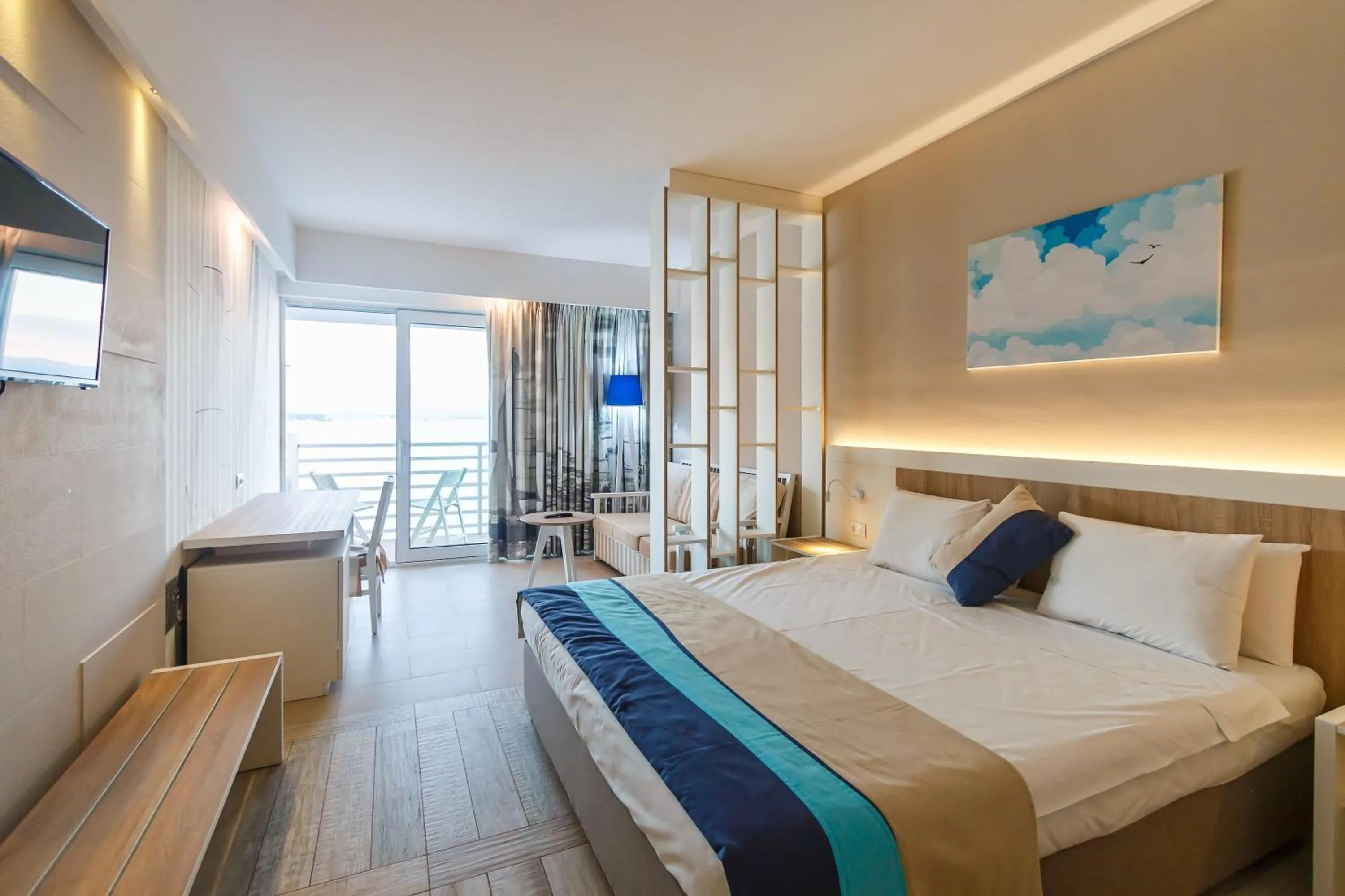 Bedroom, Bed in Carine Hotel Delfin