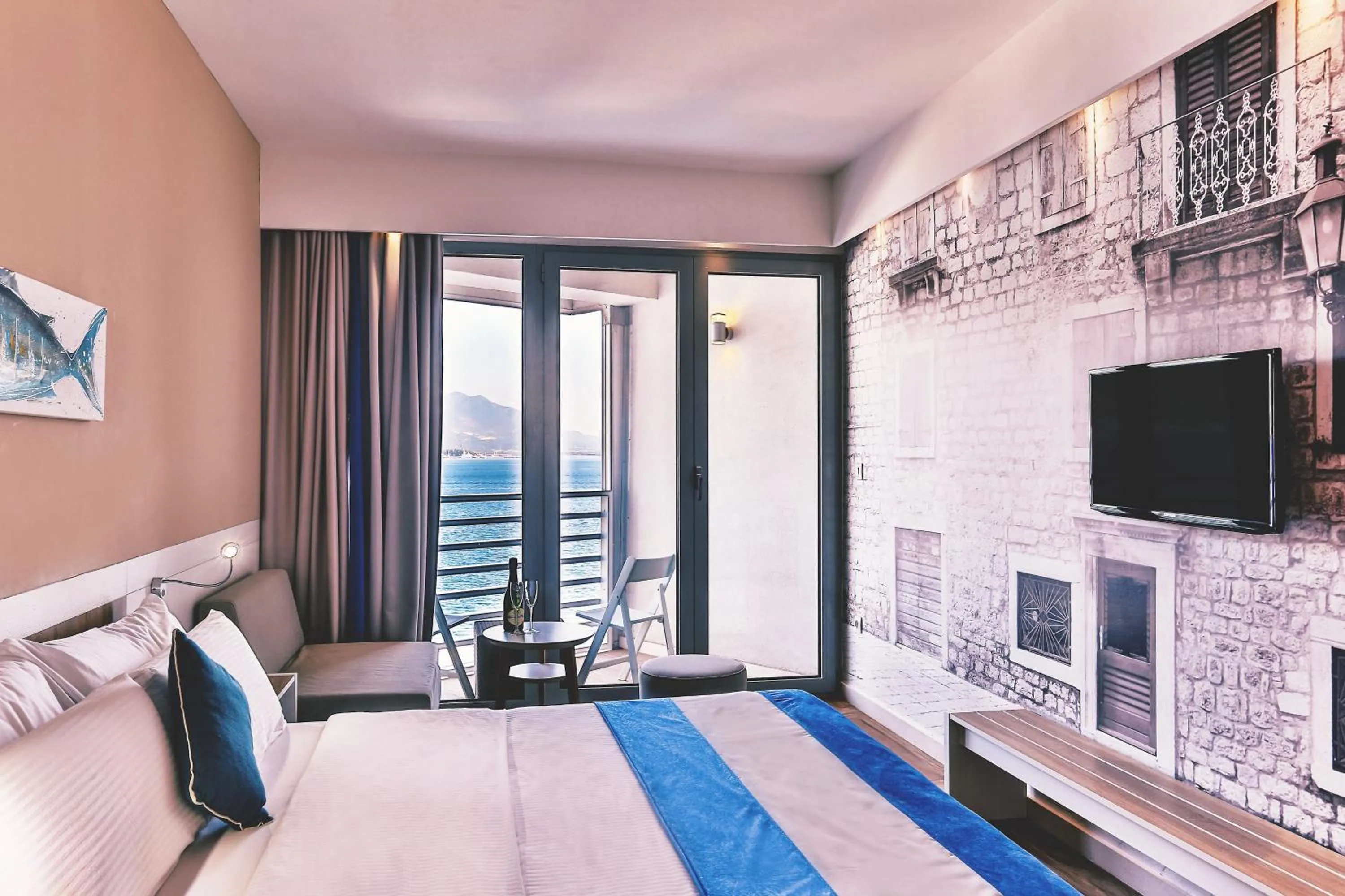 Bedroom, Bed in Carine Hotel Delfin