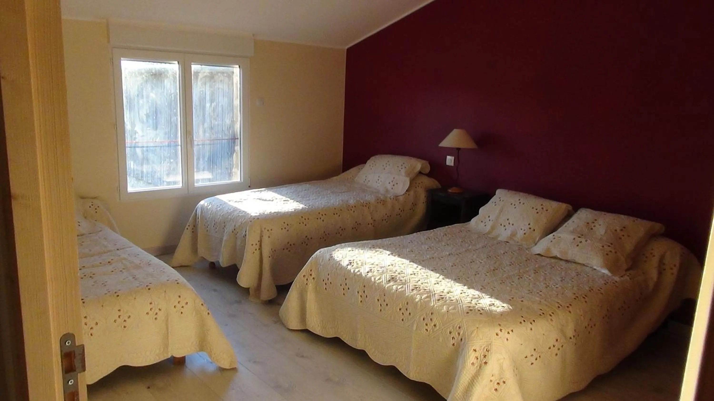 Photo of the whole room, Bed in Gîte et Chambre d'hôte de l'élevage du Lattay