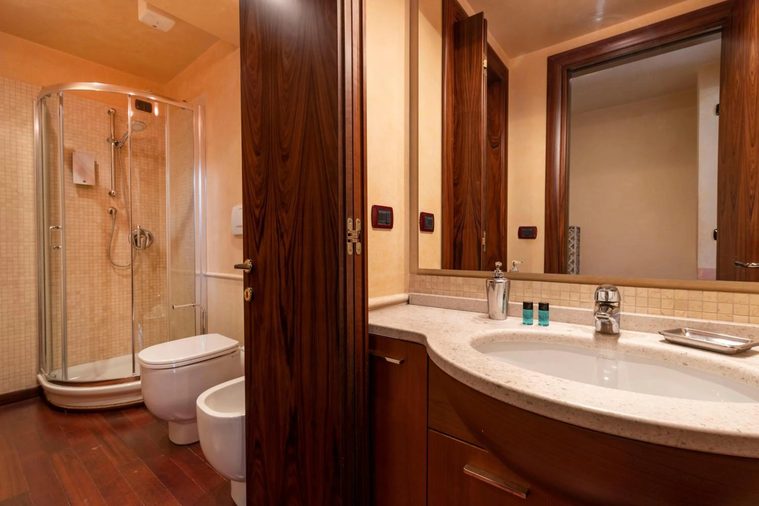 Shower in Doge Morosini Palace by Wonderful Italy