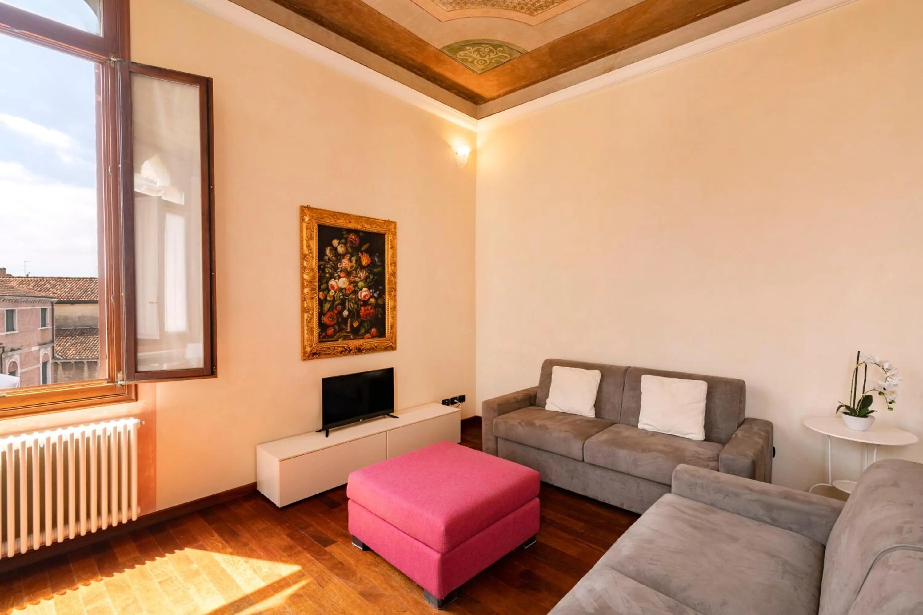 Living room in Doge Morosini Palace by Wonderful Italy