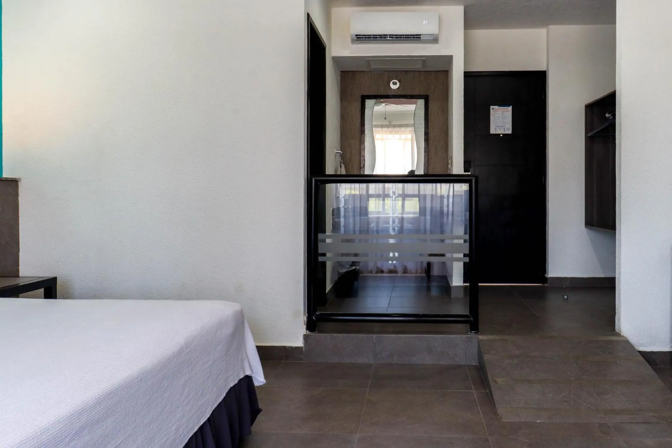 Photo of the whole room, Bed in Hotel MX portal maya