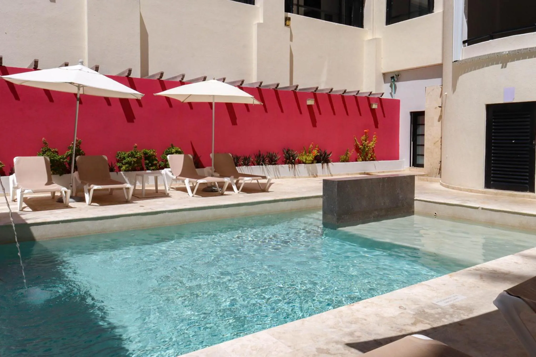 Swimming pool in Hotel MX portal maya