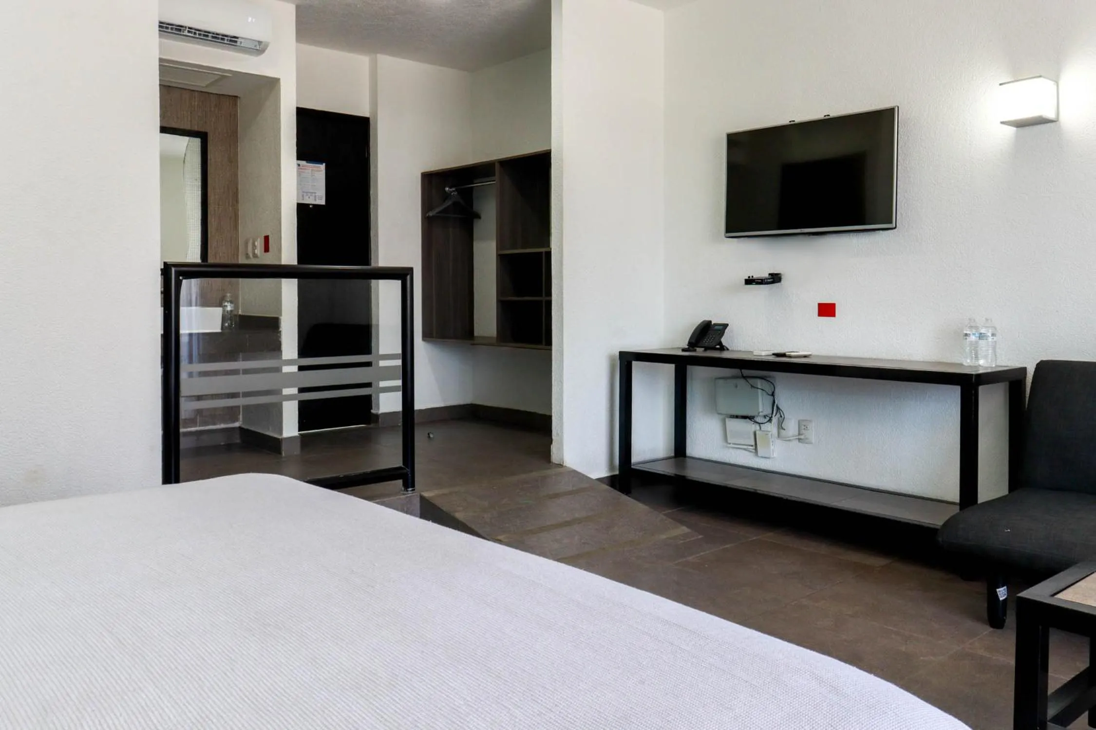 Photo of the whole room, Bed in Hotel MX portal maya