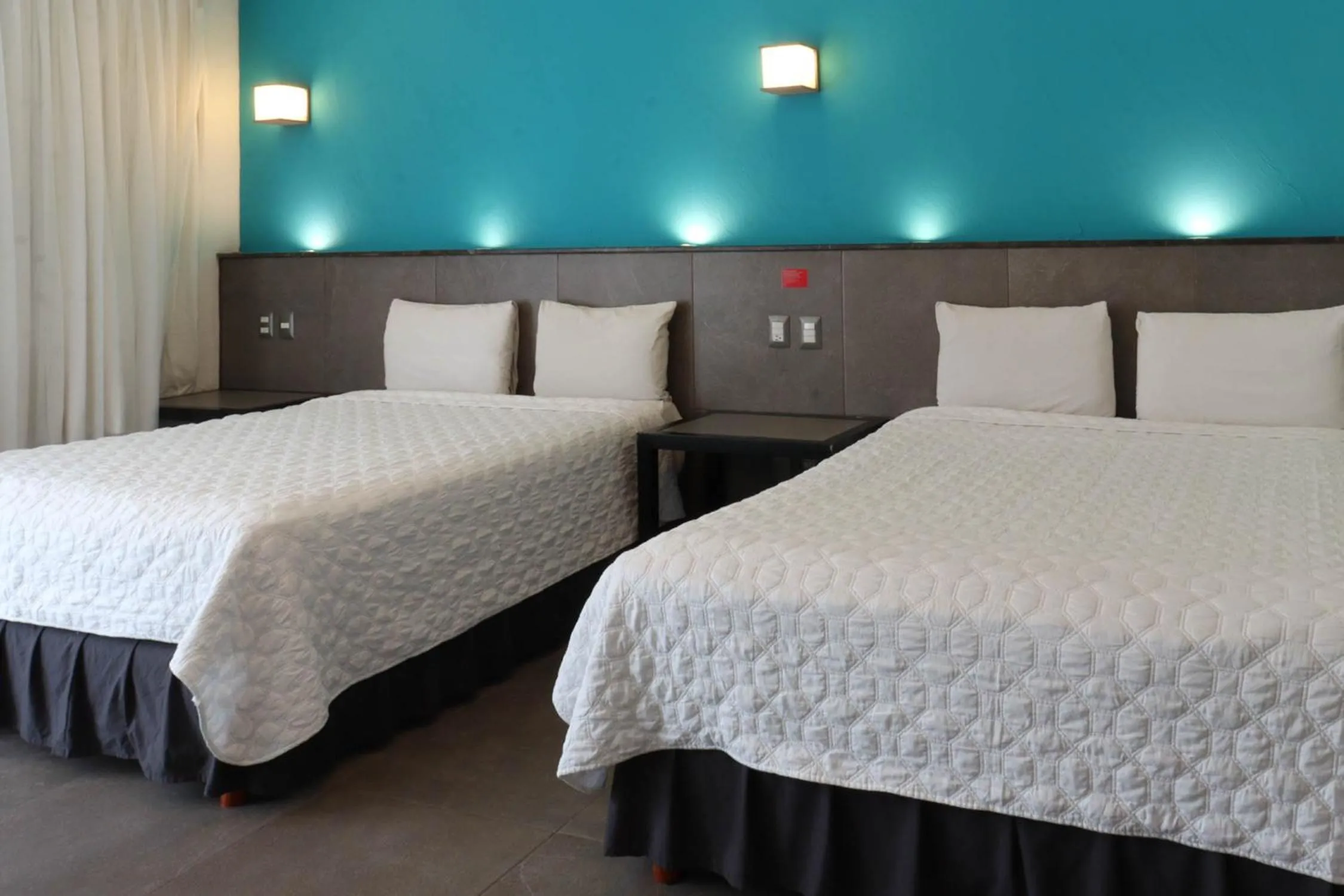 Photo of the whole room, Bed in Hotel MX portal maya