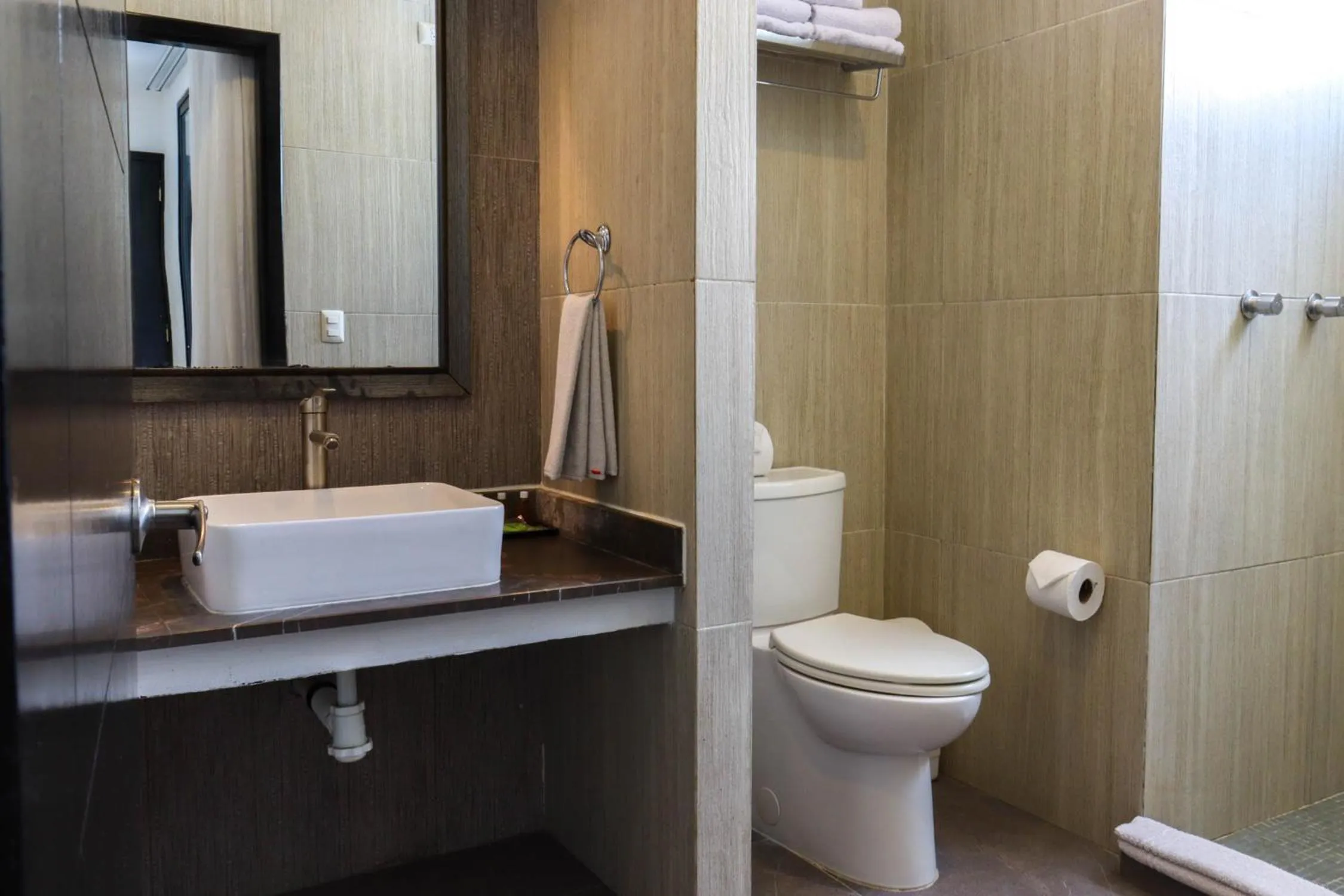 Bathroom in Hotel MX portal maya