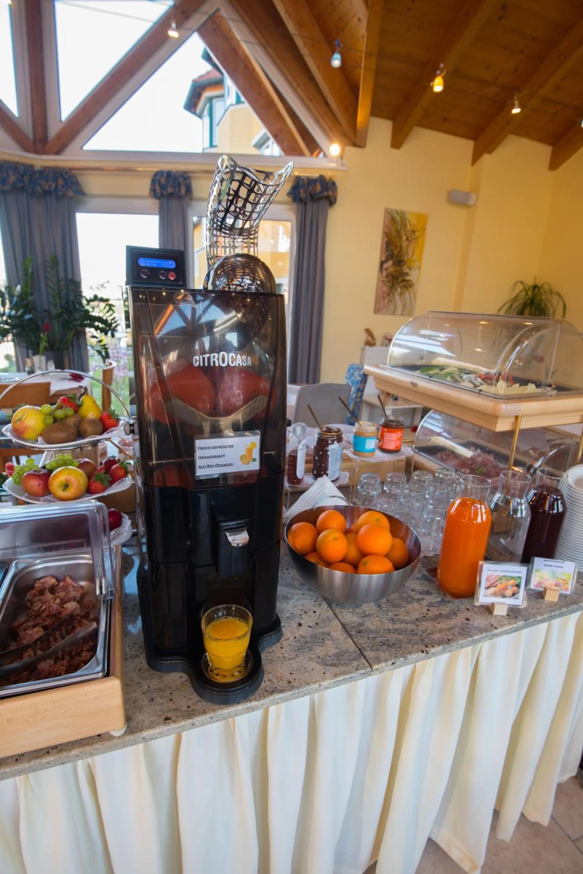 Buffet breakfast in Der Marienhof Hotel Garni