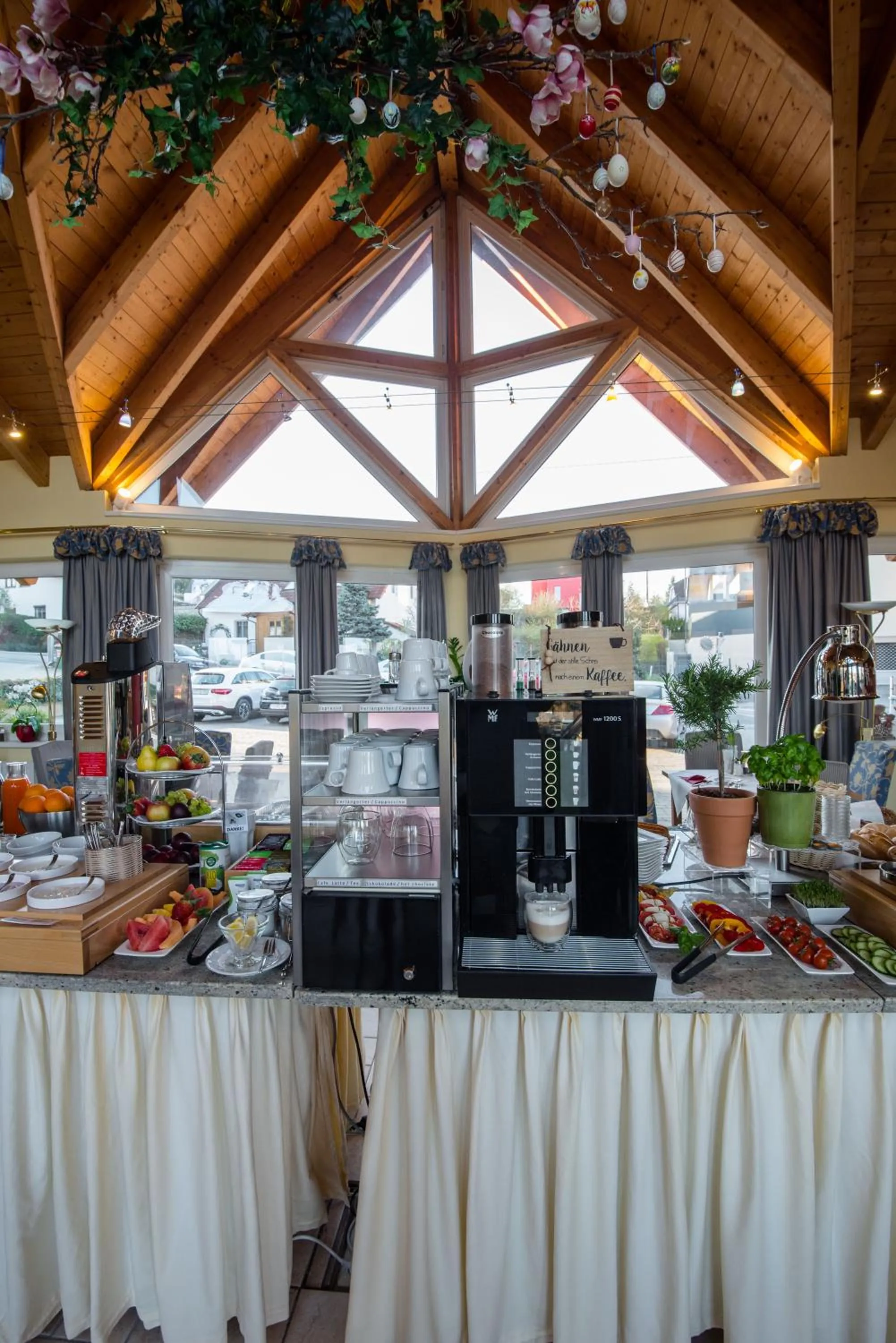 Buffet breakfast in Der Marienhof Hotel Garni