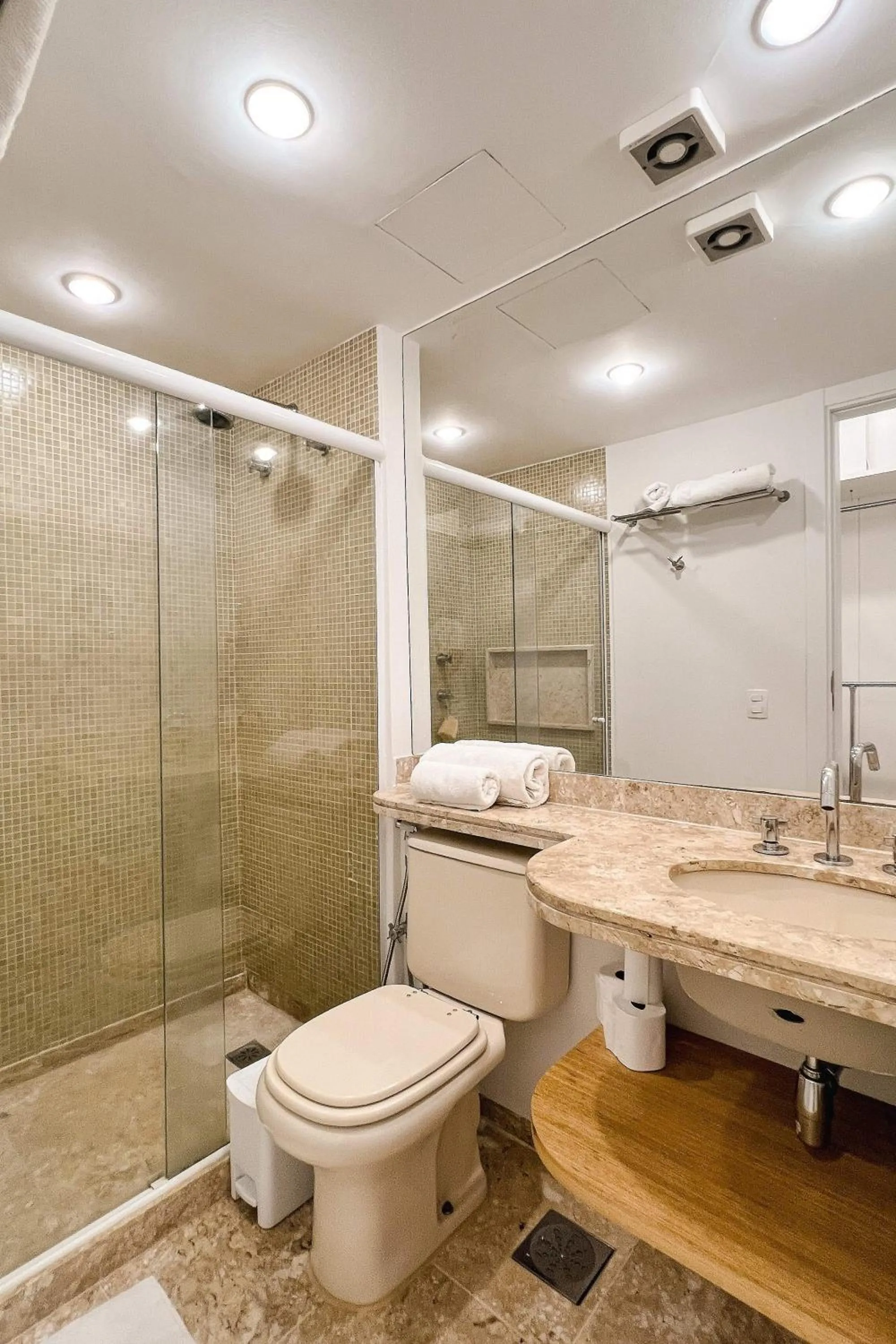 Bathroom in Ipanema Apart-hotel on the Beach