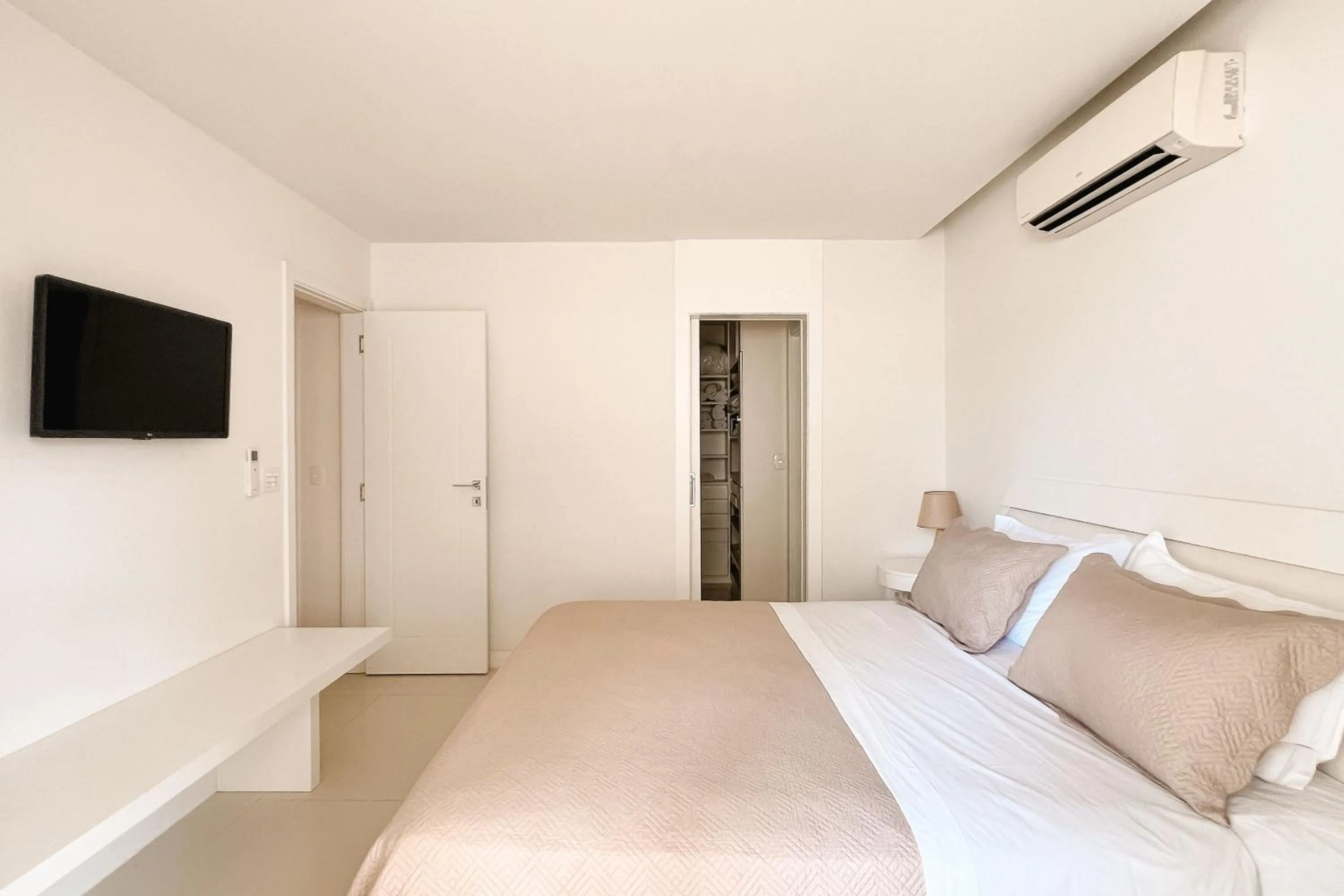 Bedroom in Ipanema Apart-hotel on the Beach