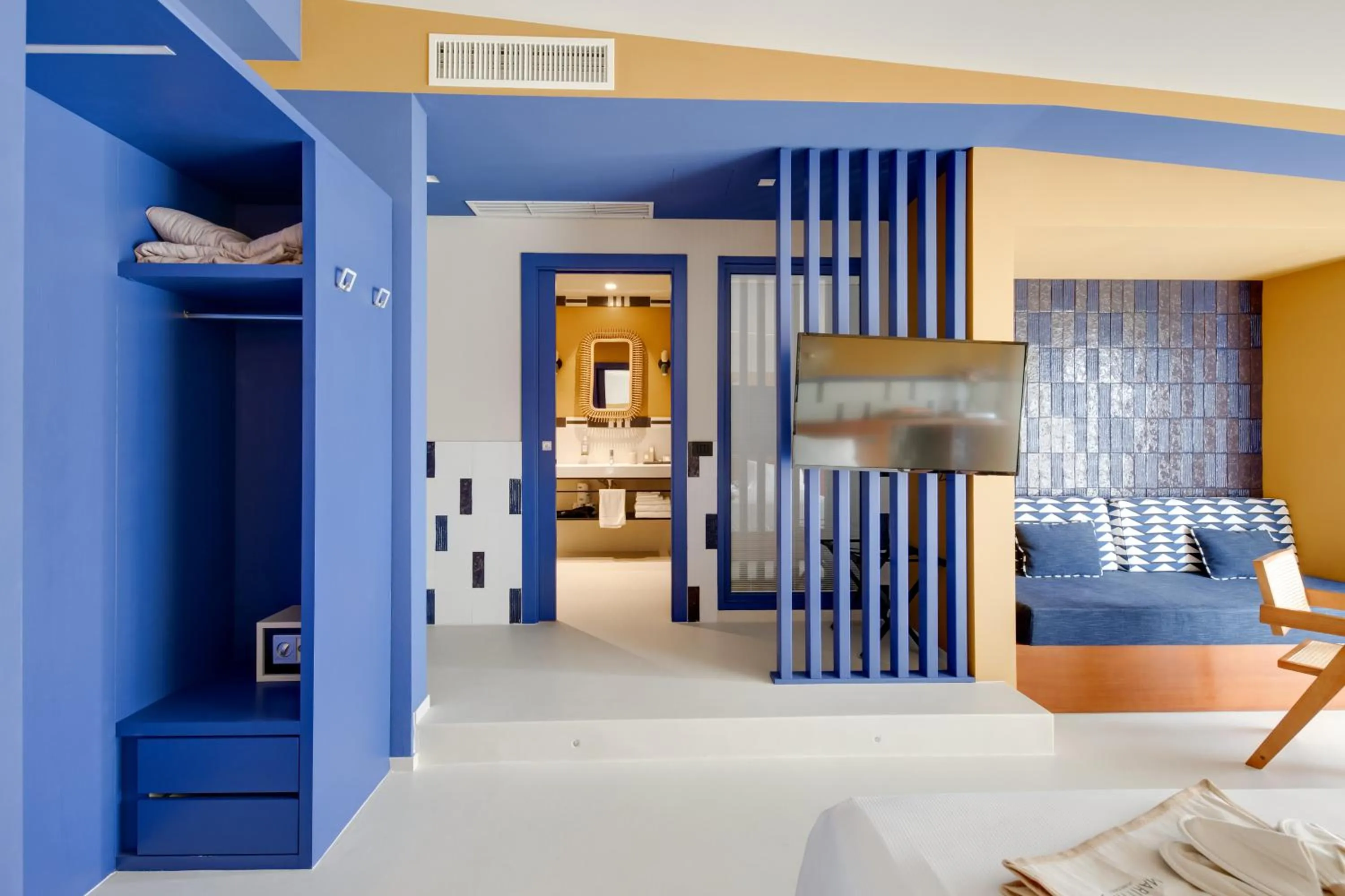 Photo of the whole room in MARITTIMO Milano Marittima