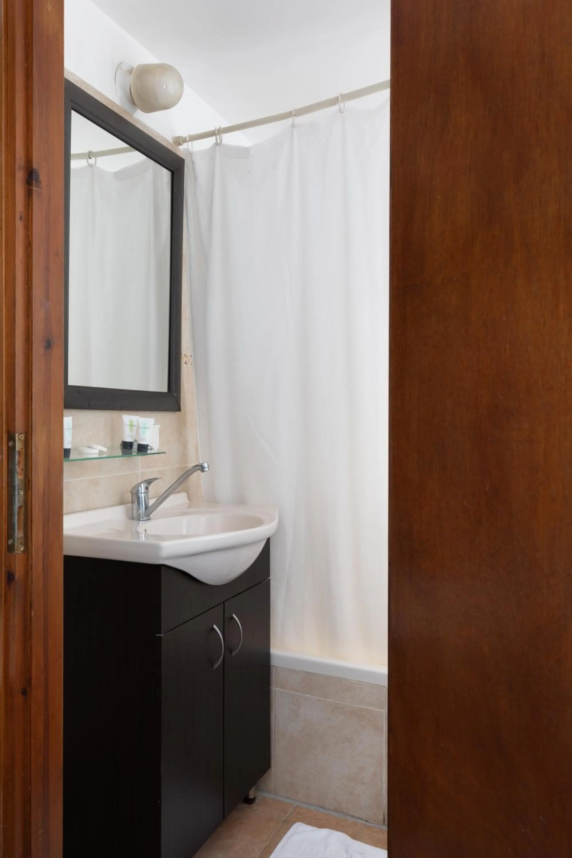 Bathroom in The Colony Hotel