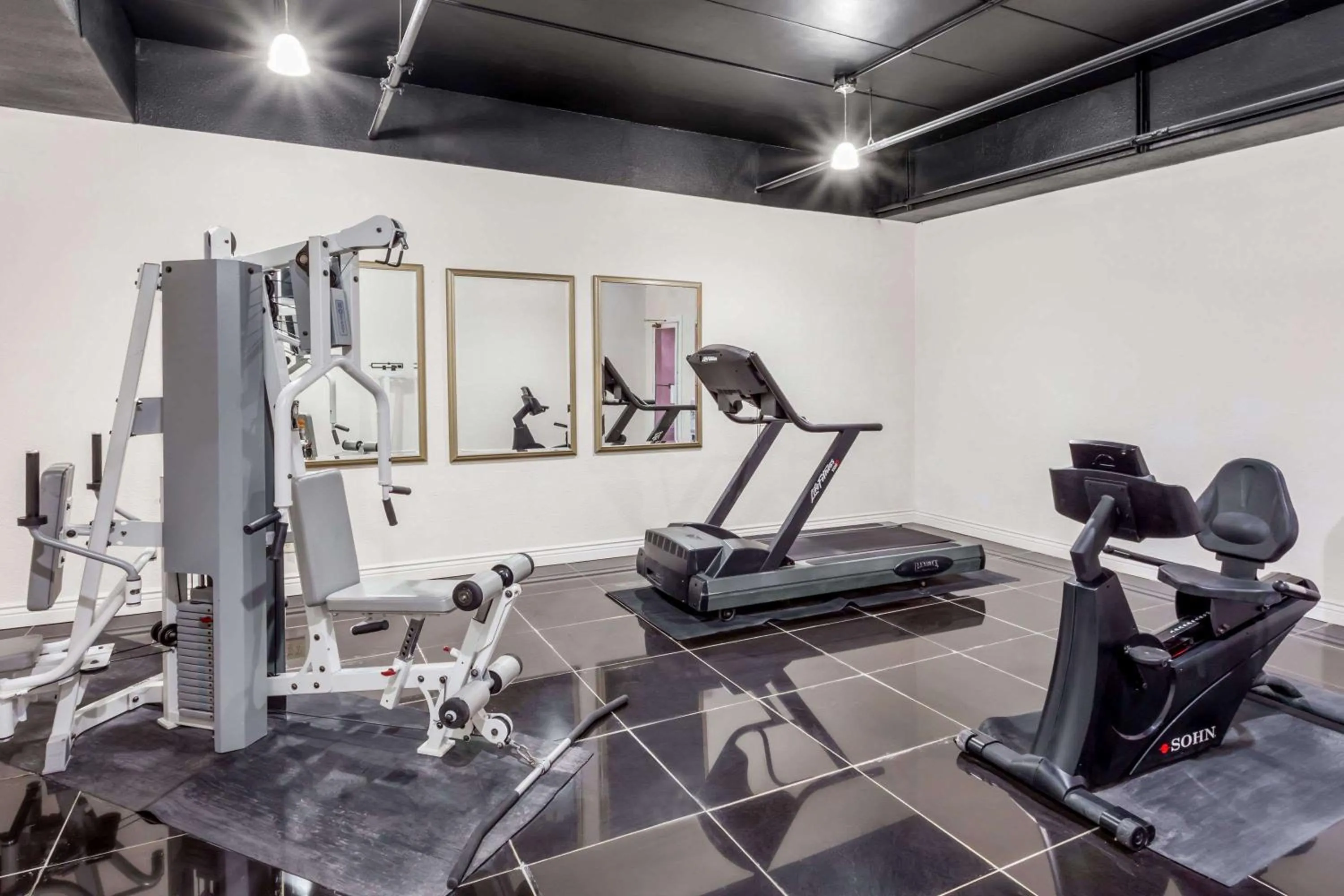 Fitness centre/facilities in Baymont by Wyndham Delavan Near Lake Geneva