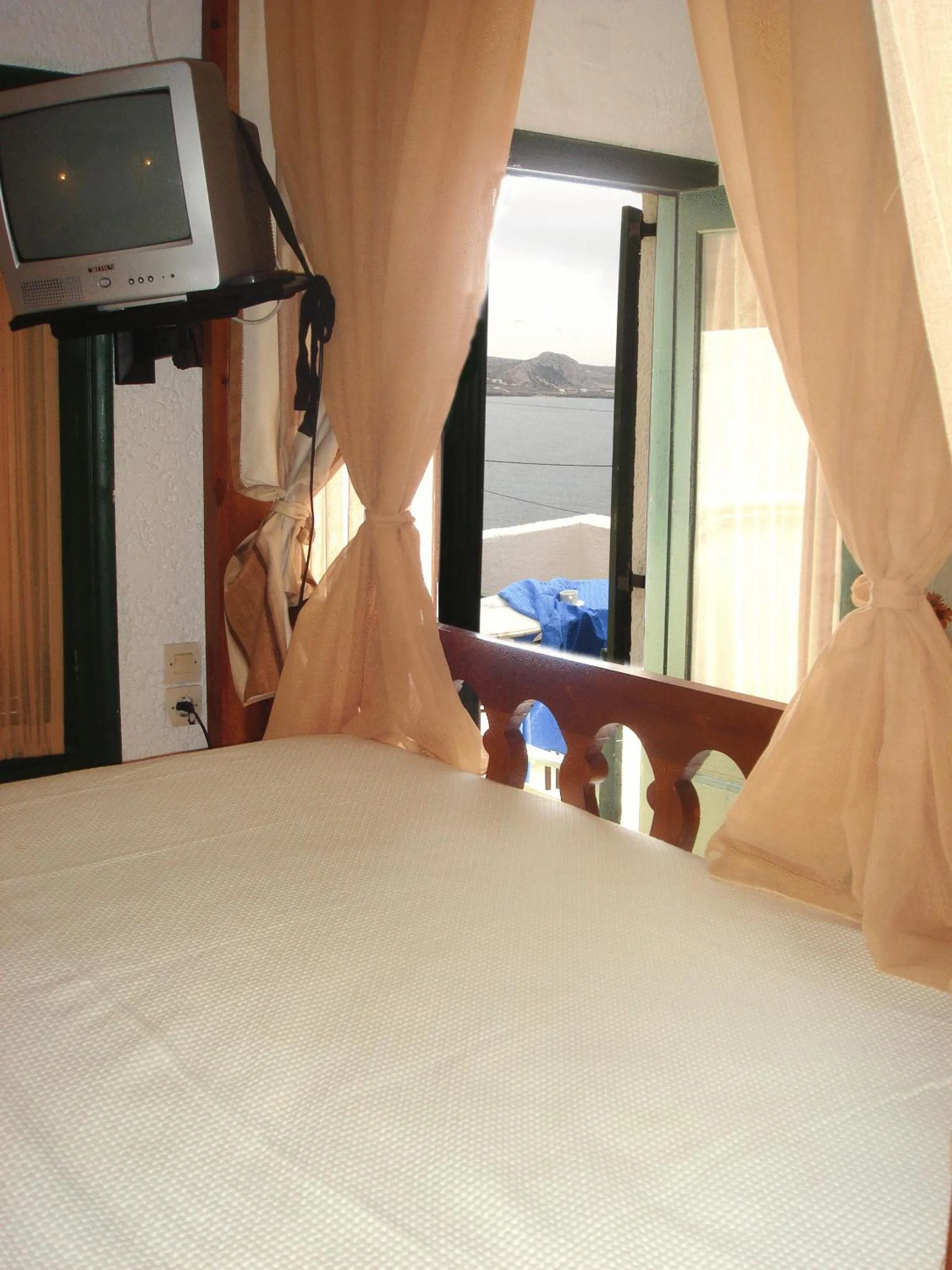 Bed in Hotel Finiki View