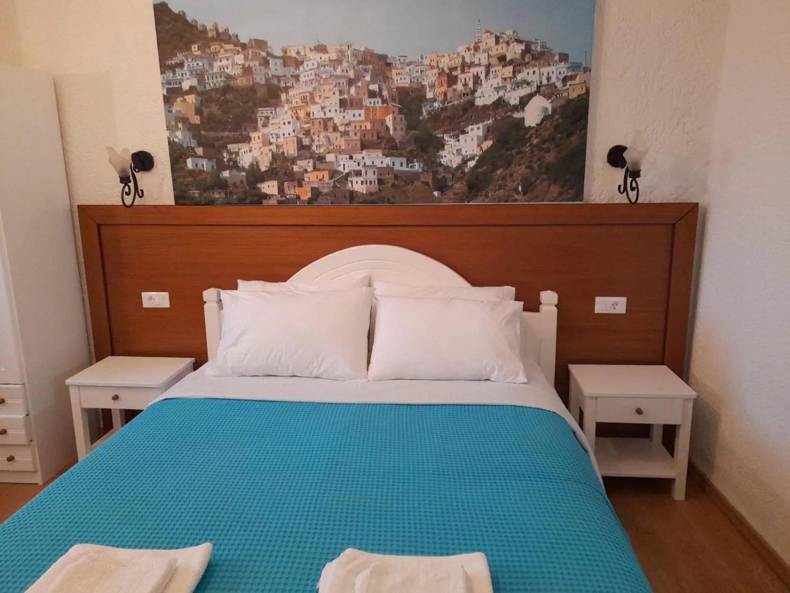 Bed in Hotel Finiki View